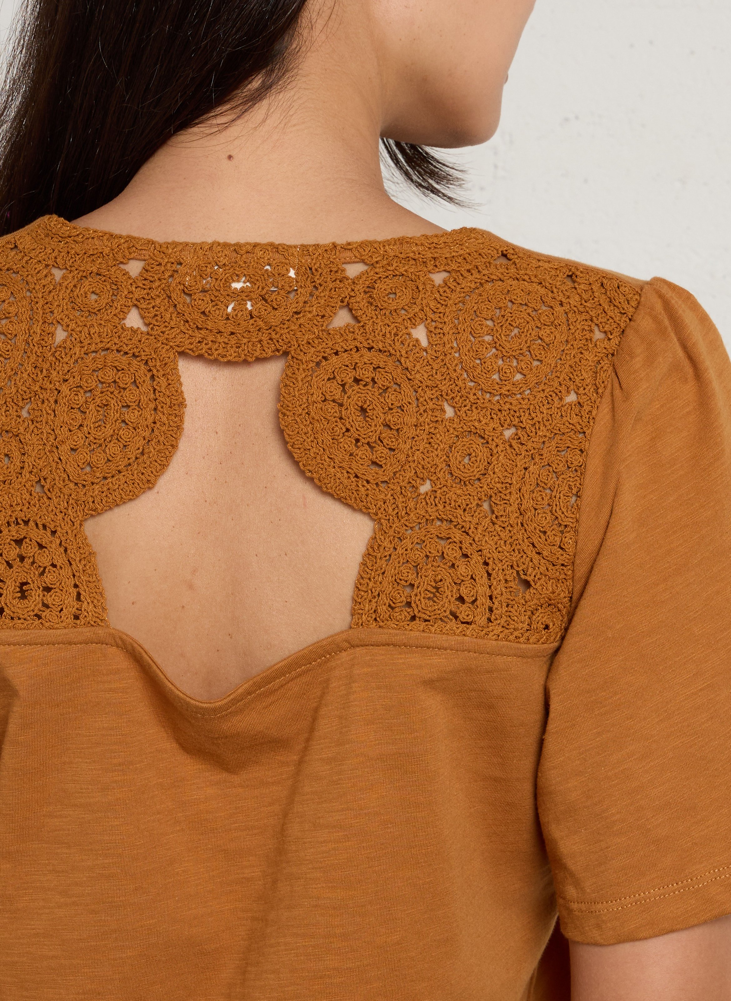 Camiseta de algodón orgánico con cuello de pico MAISON 123 Dorado