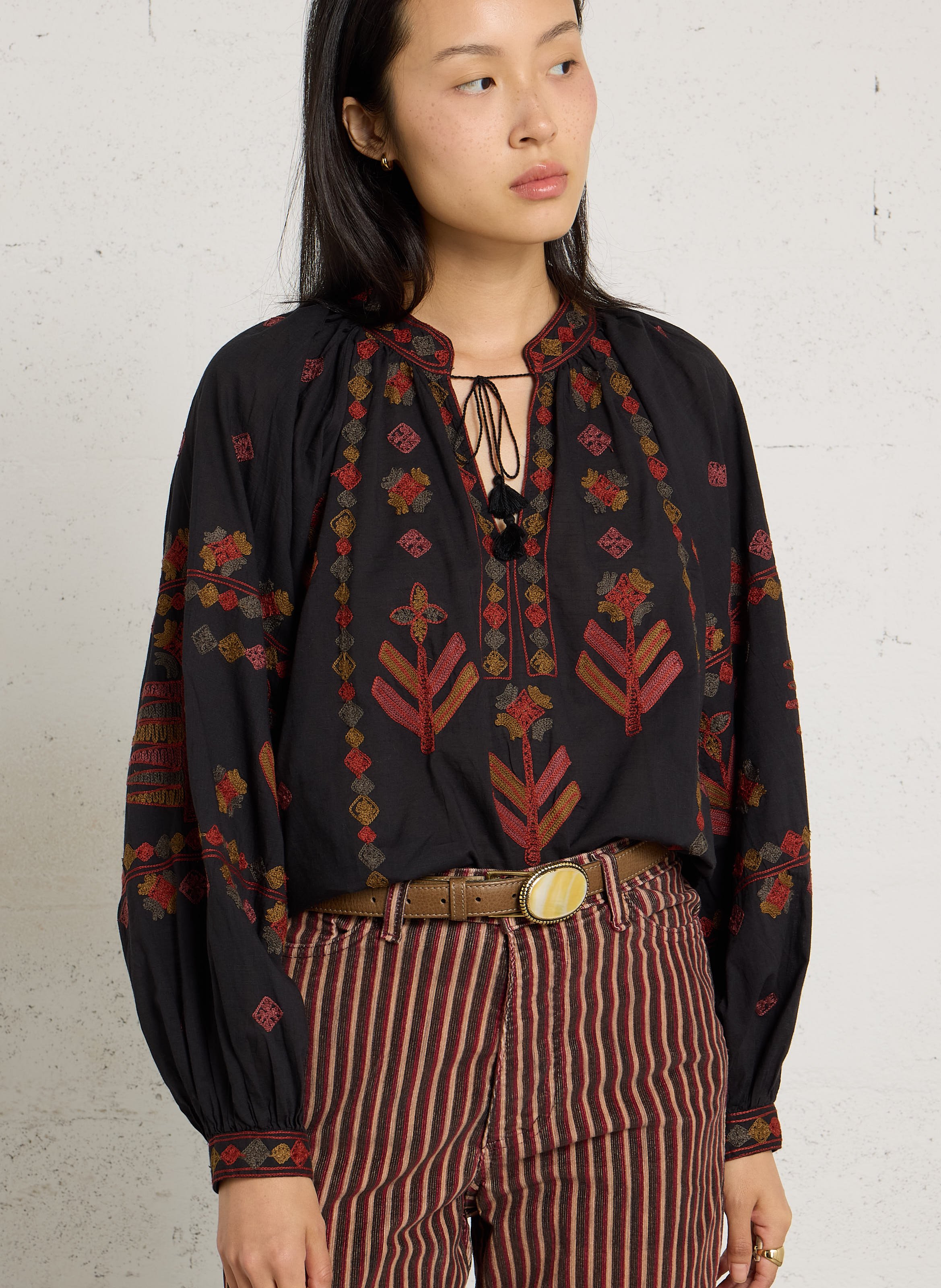 Recht, katoenen blouse met borduursel MAISON HOTEL Zwart