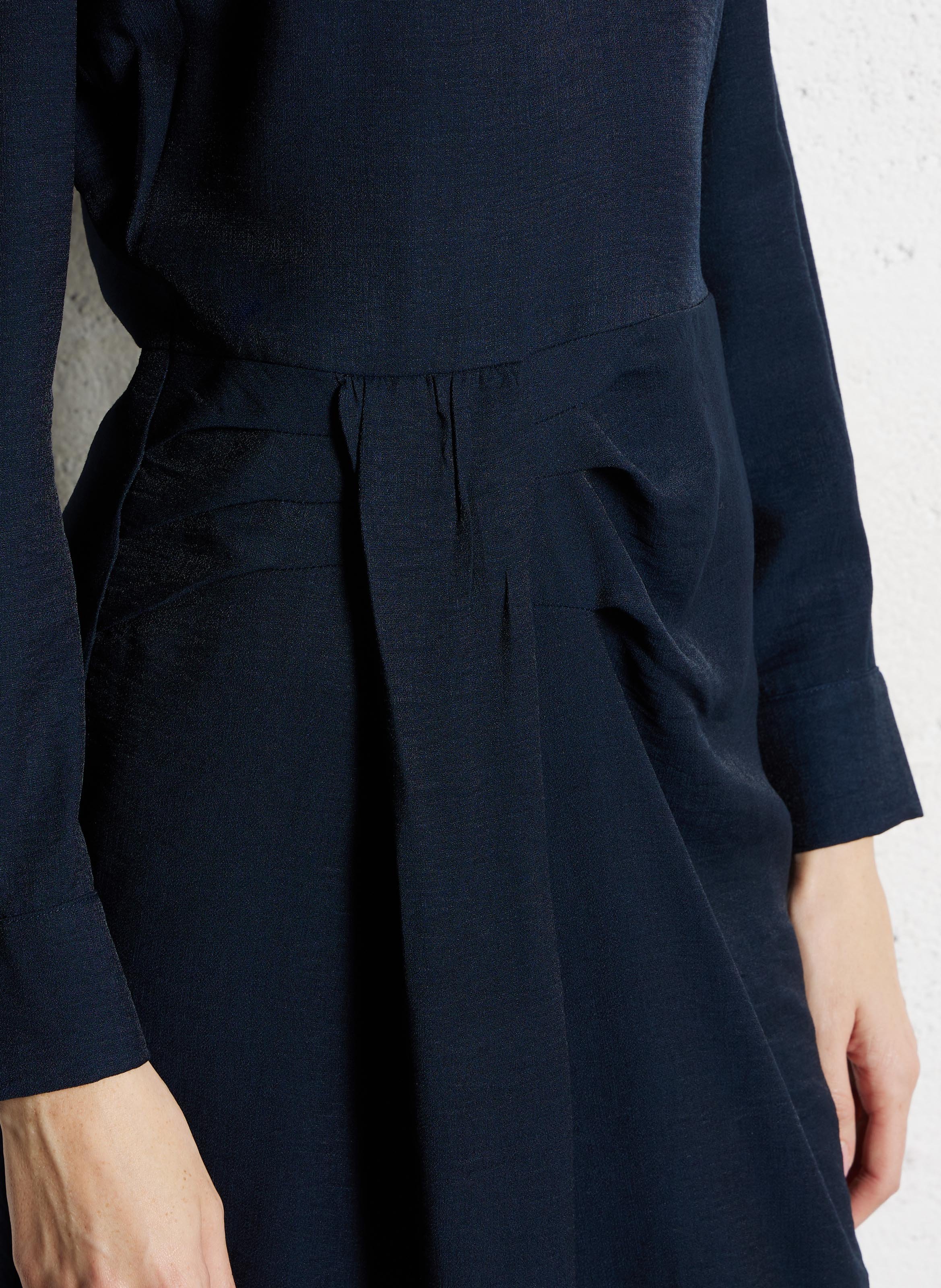 Fitted V-neck midi dress I CODE Blue