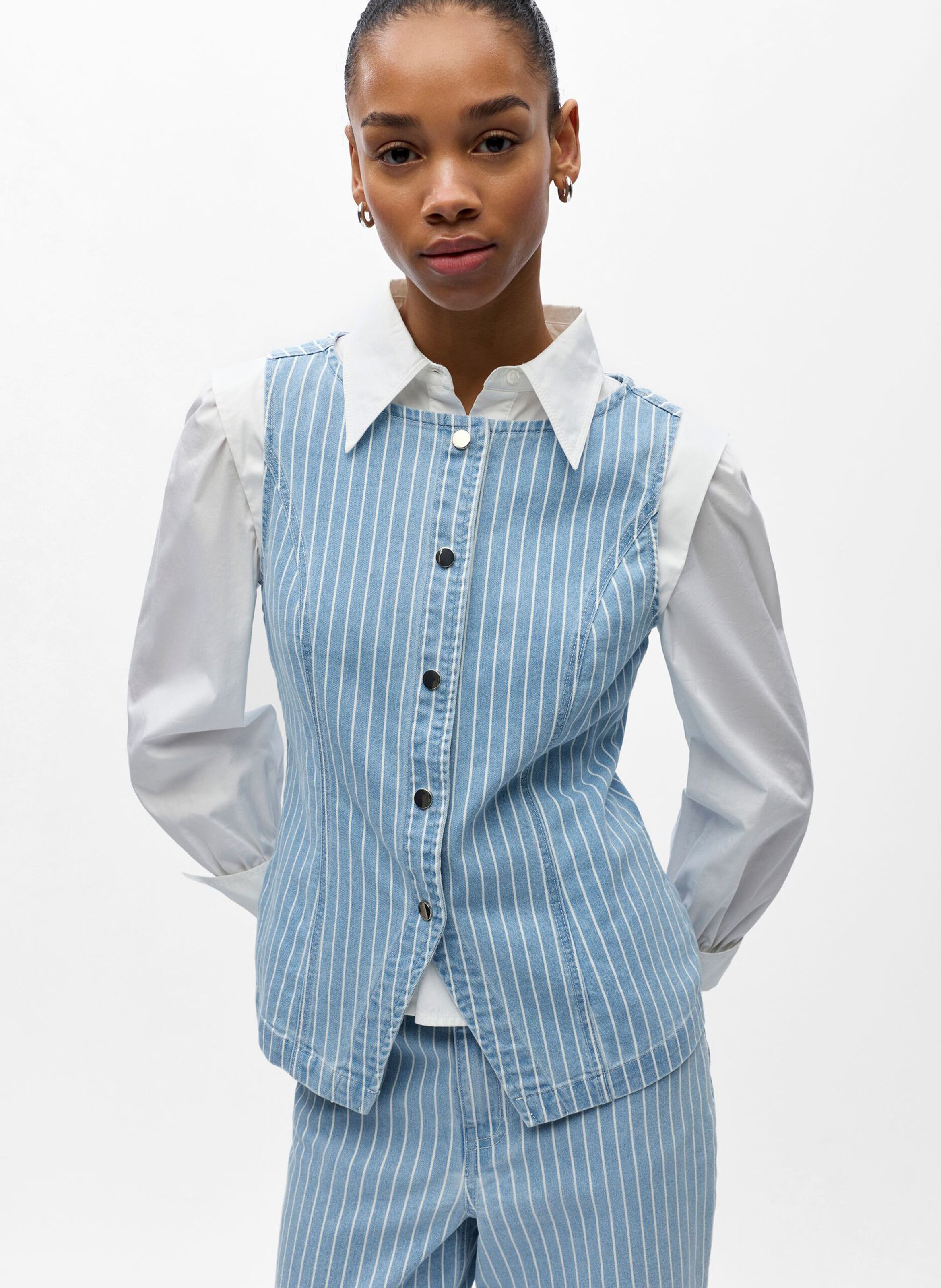 Eng anliegendes Oberteil mit Rundhalsausschnitt aus gestreiftem Baumwollmischgewebe OBJECT Blau