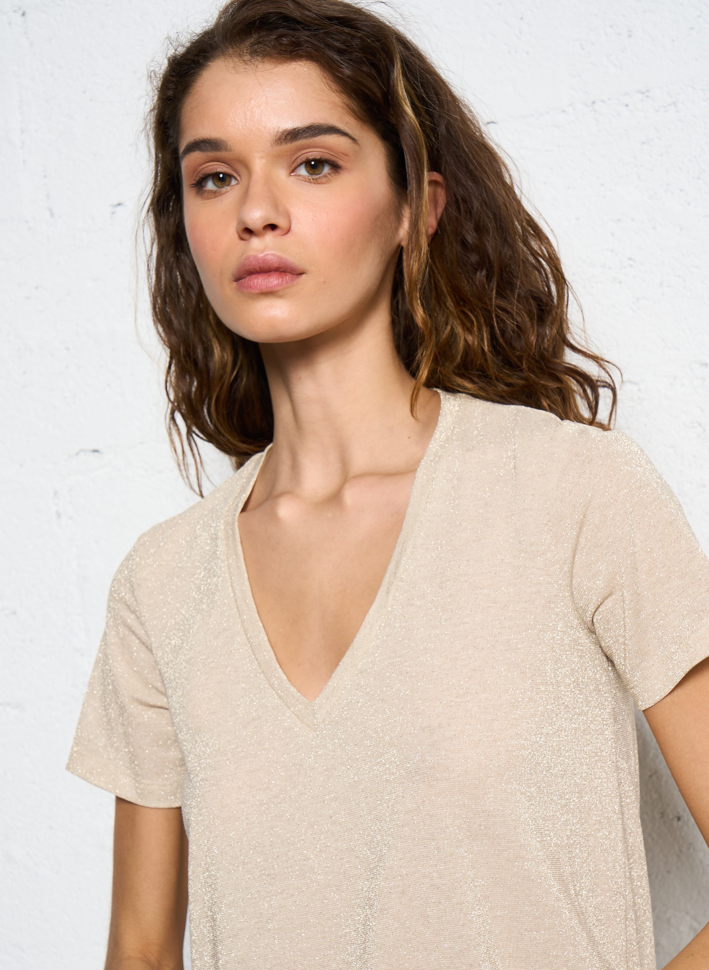 V-neck T-shirt with metallic thread PLEASE Golden
