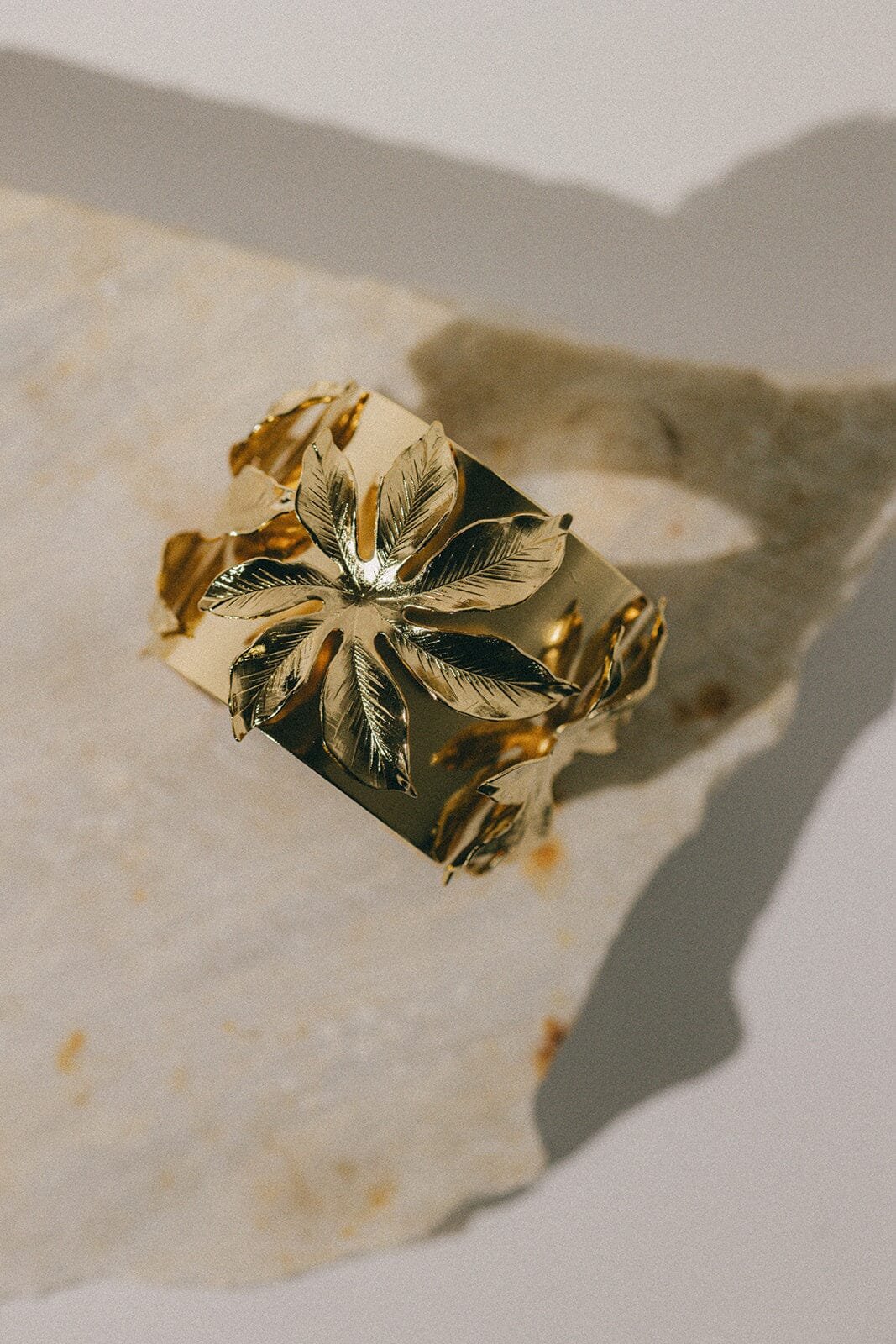 Gold-plated floral cuff Golden