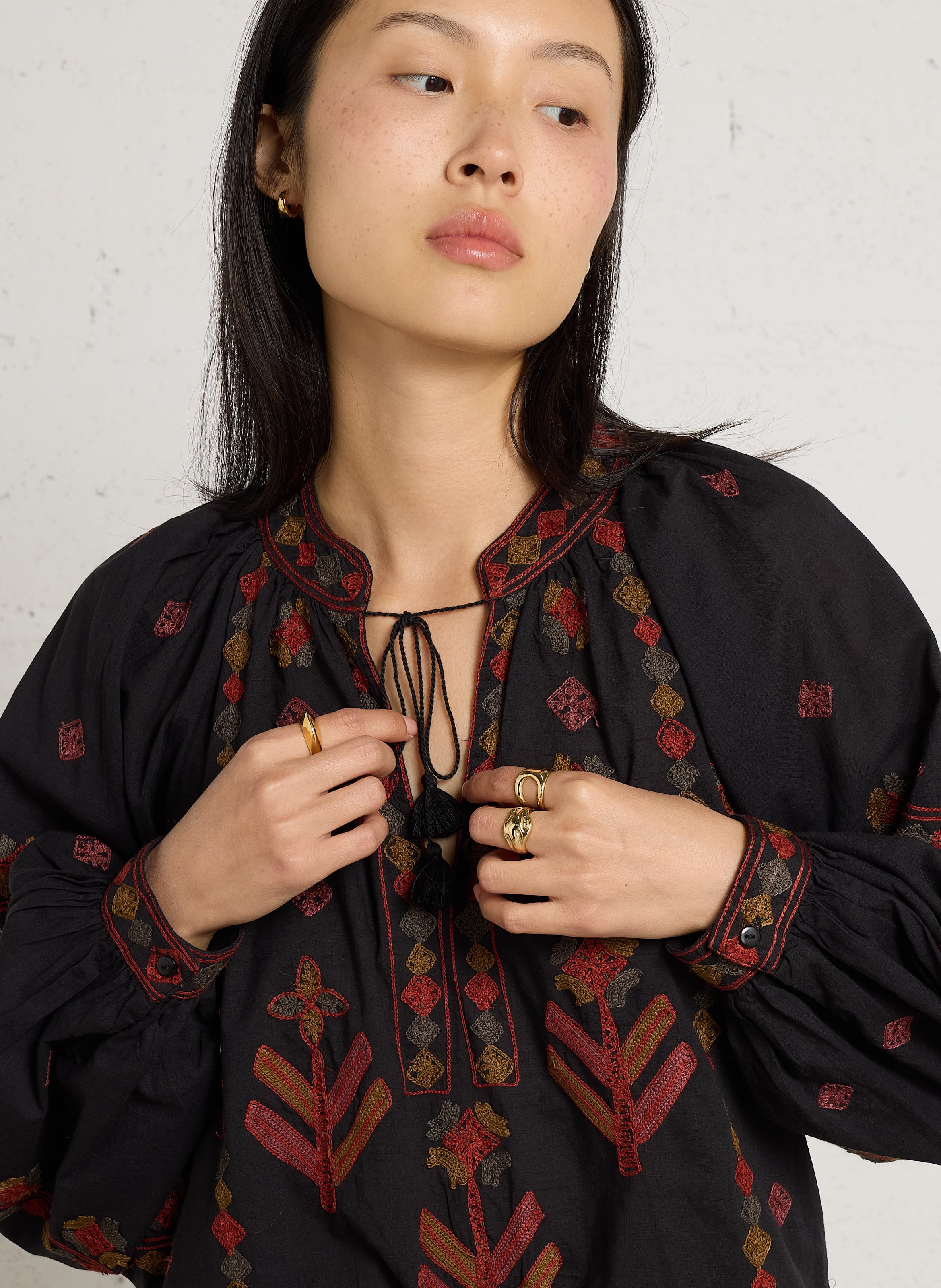 Recht, katoenen blouse met borduursel MAISON HOTEL Zwart