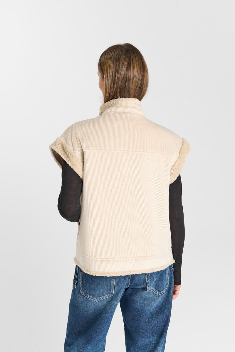 Sleeveless high-neck snap-button jacket LE TEMPS DES CERISES Beige