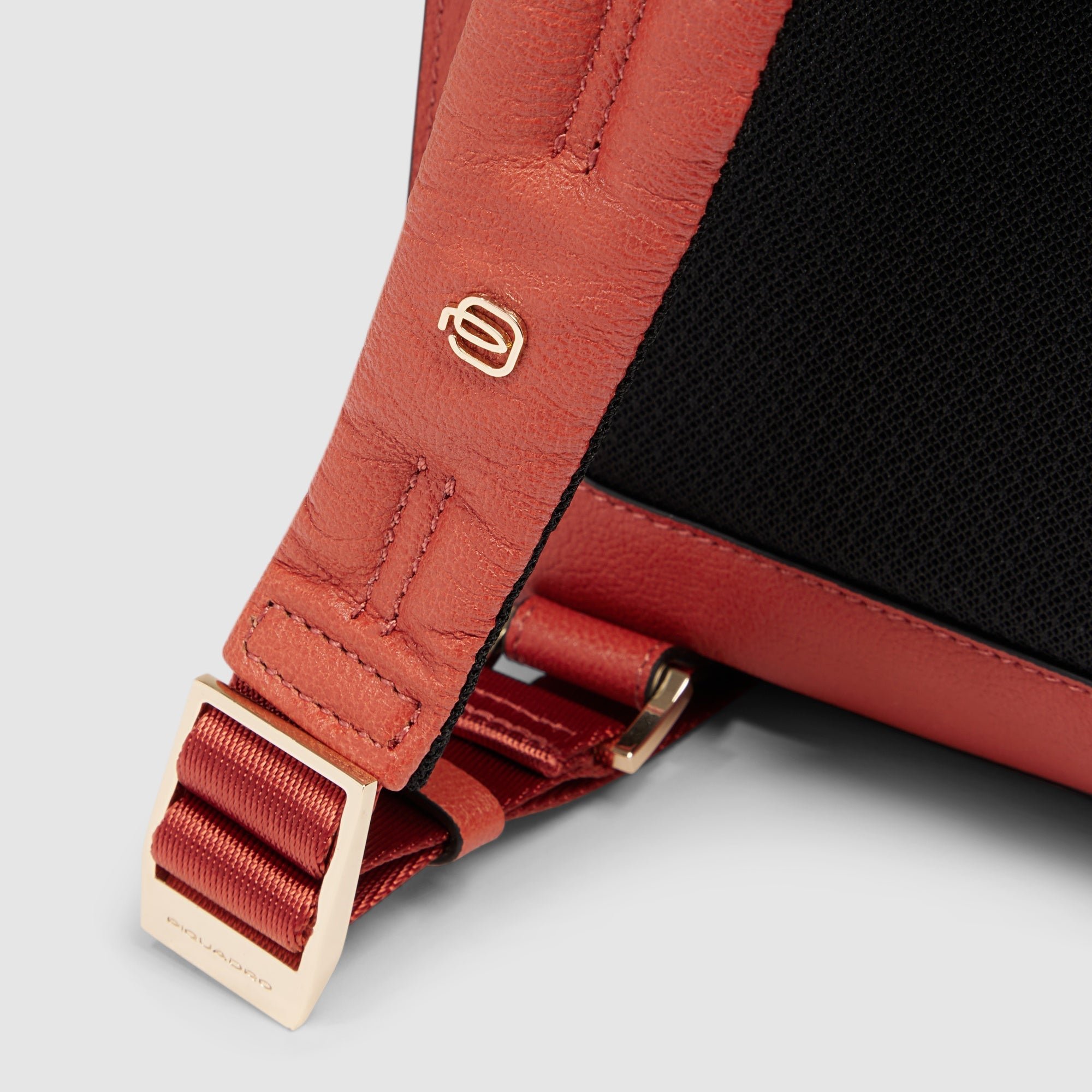 Women's backpack for 15.6" laptop PIQUADRO Orange