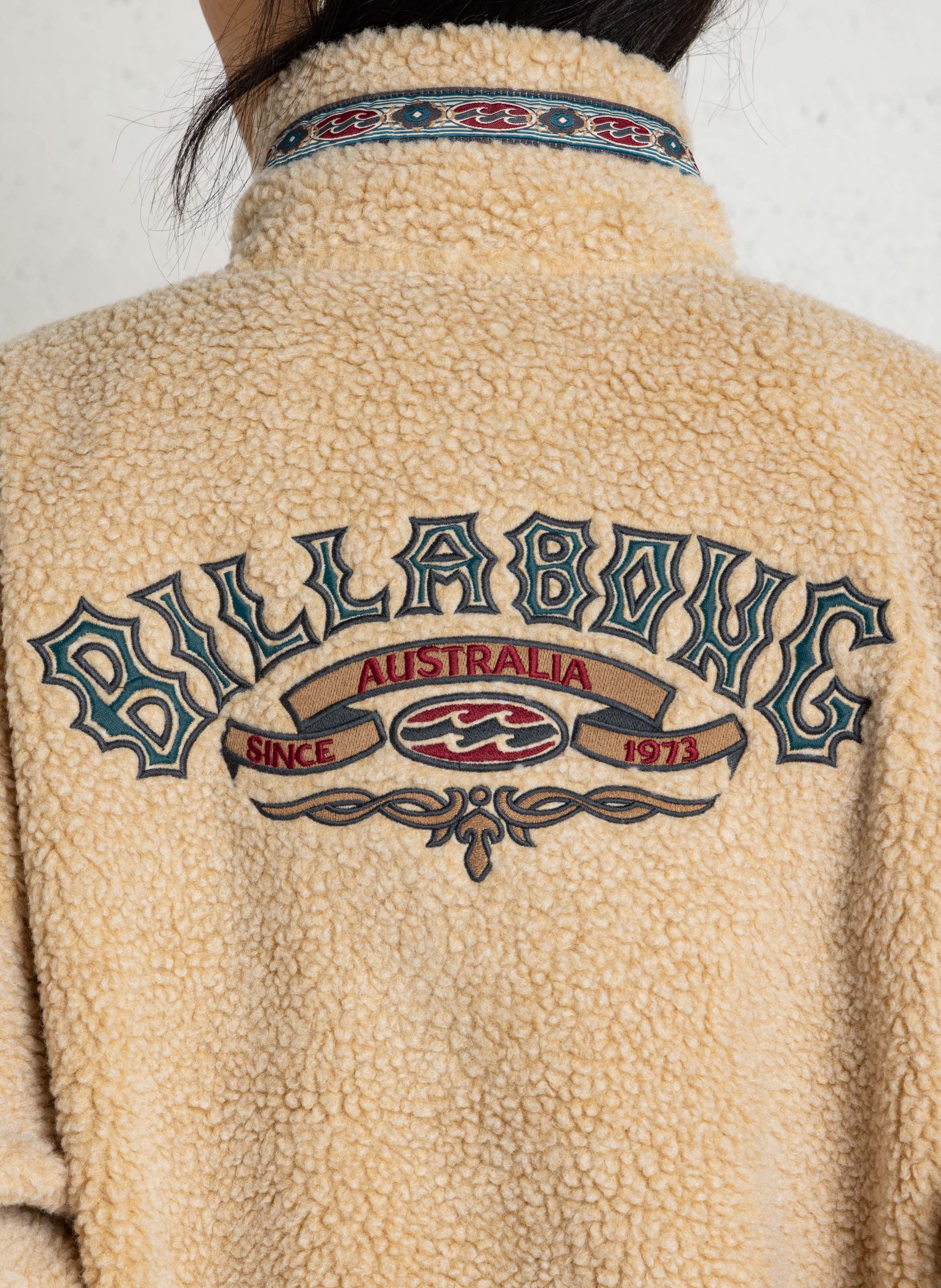 Ruime fleece met opstaande kraag, ritssluiting en borduursel BILLABONG Beige