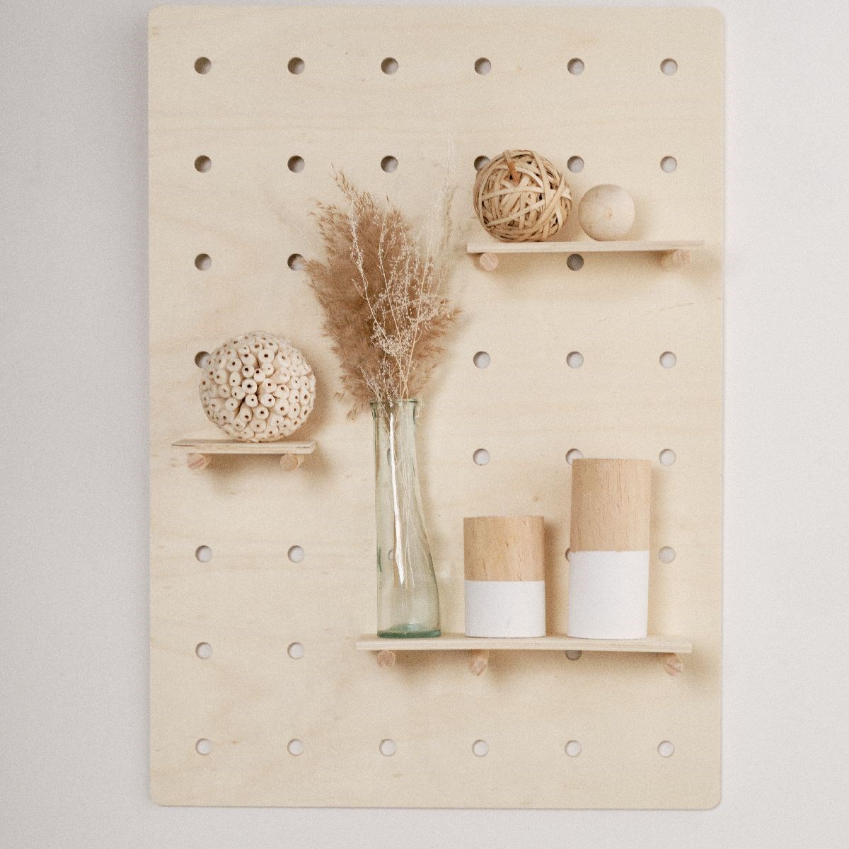 Adaptable wall organizer for plywood shelves FACTORY Beige