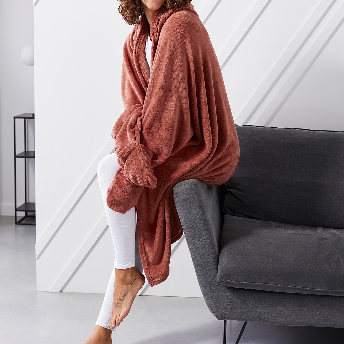 Plain hooded throw Red