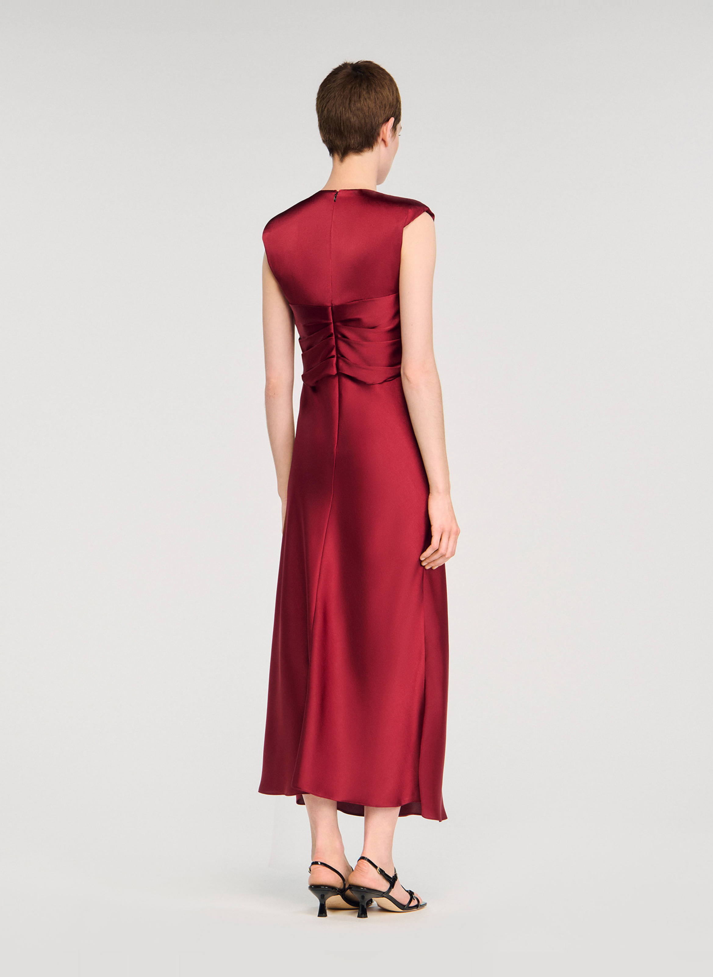 Robe longue cintrée satinée SANDRO Rouge