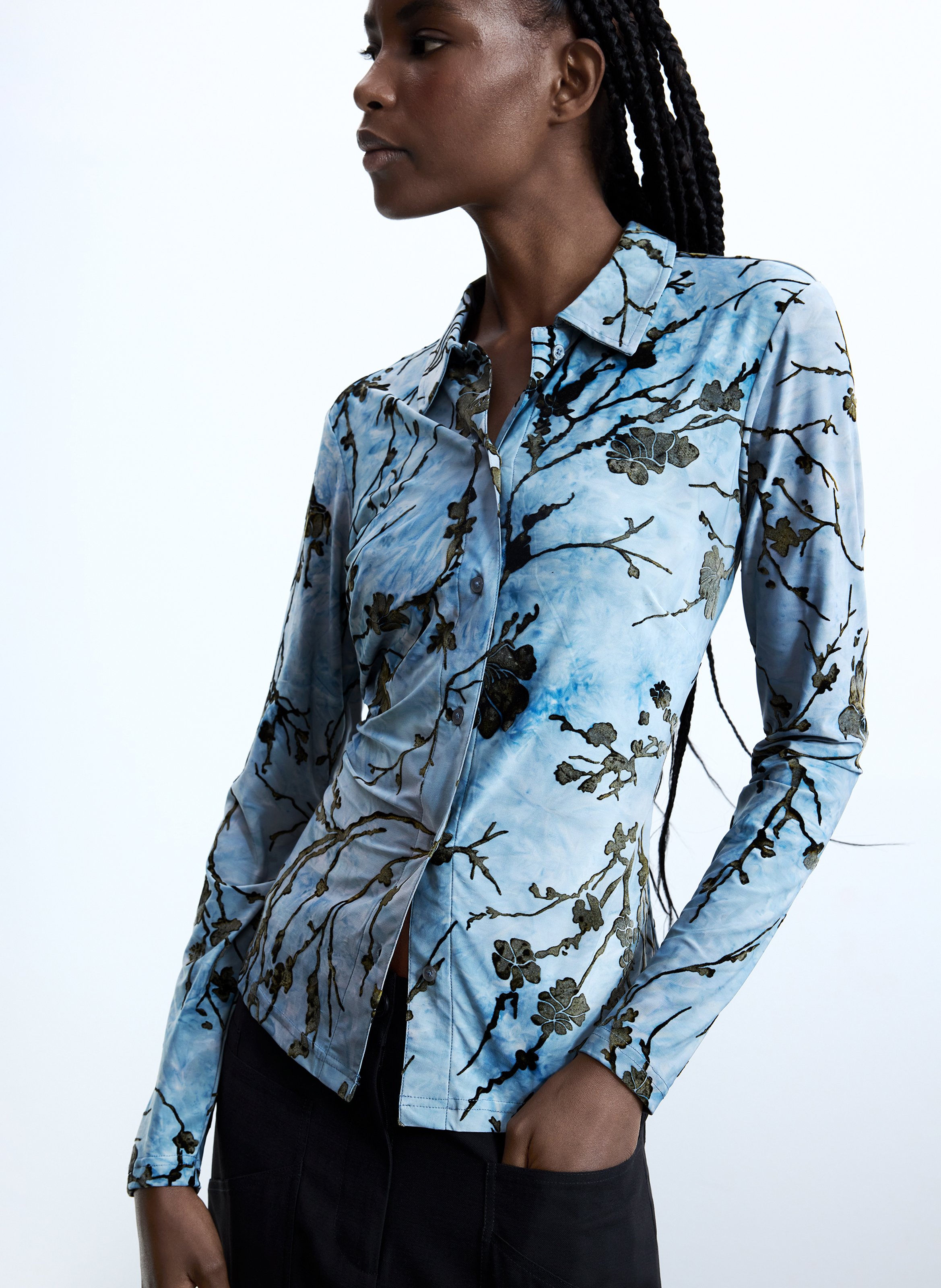 Tailliertes Hemd mit klassischem Kragen DESIGUAL Blau