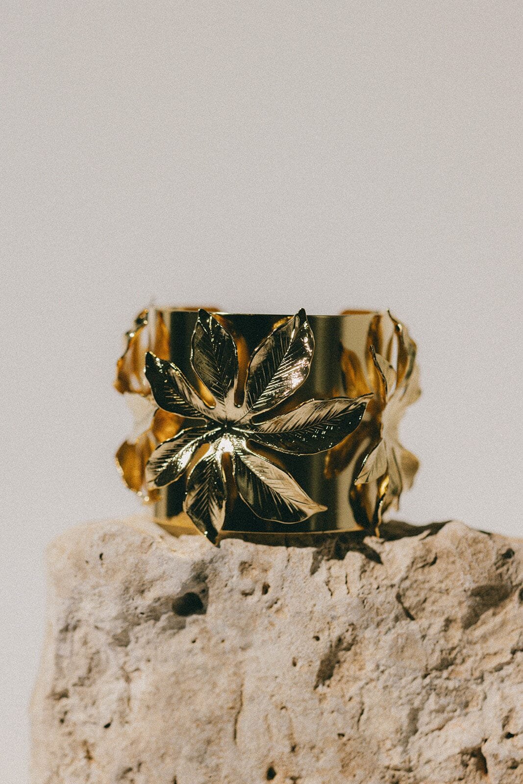 Gold-plated floral cuff Golden
