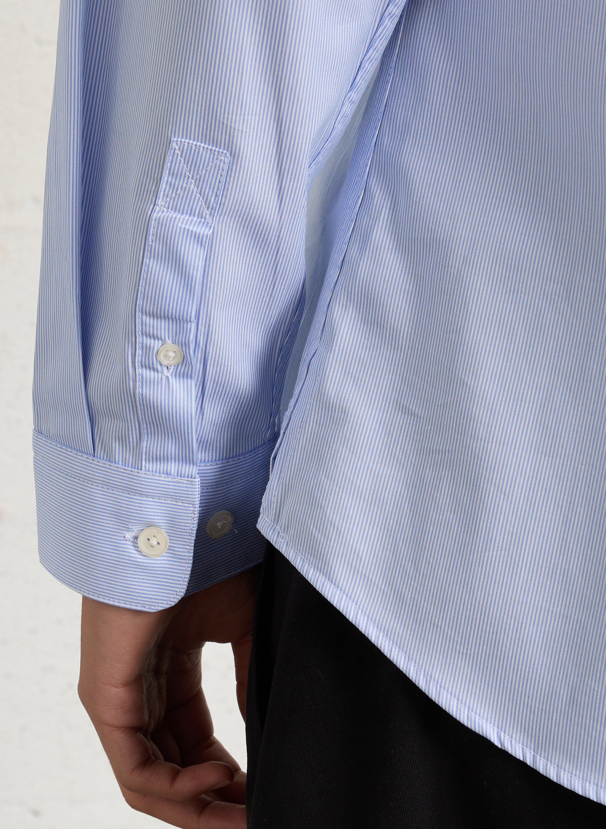 Gestreifte Baumwollbluse mit klassischem Kragen AU PRINTEMPS PARIS Blau