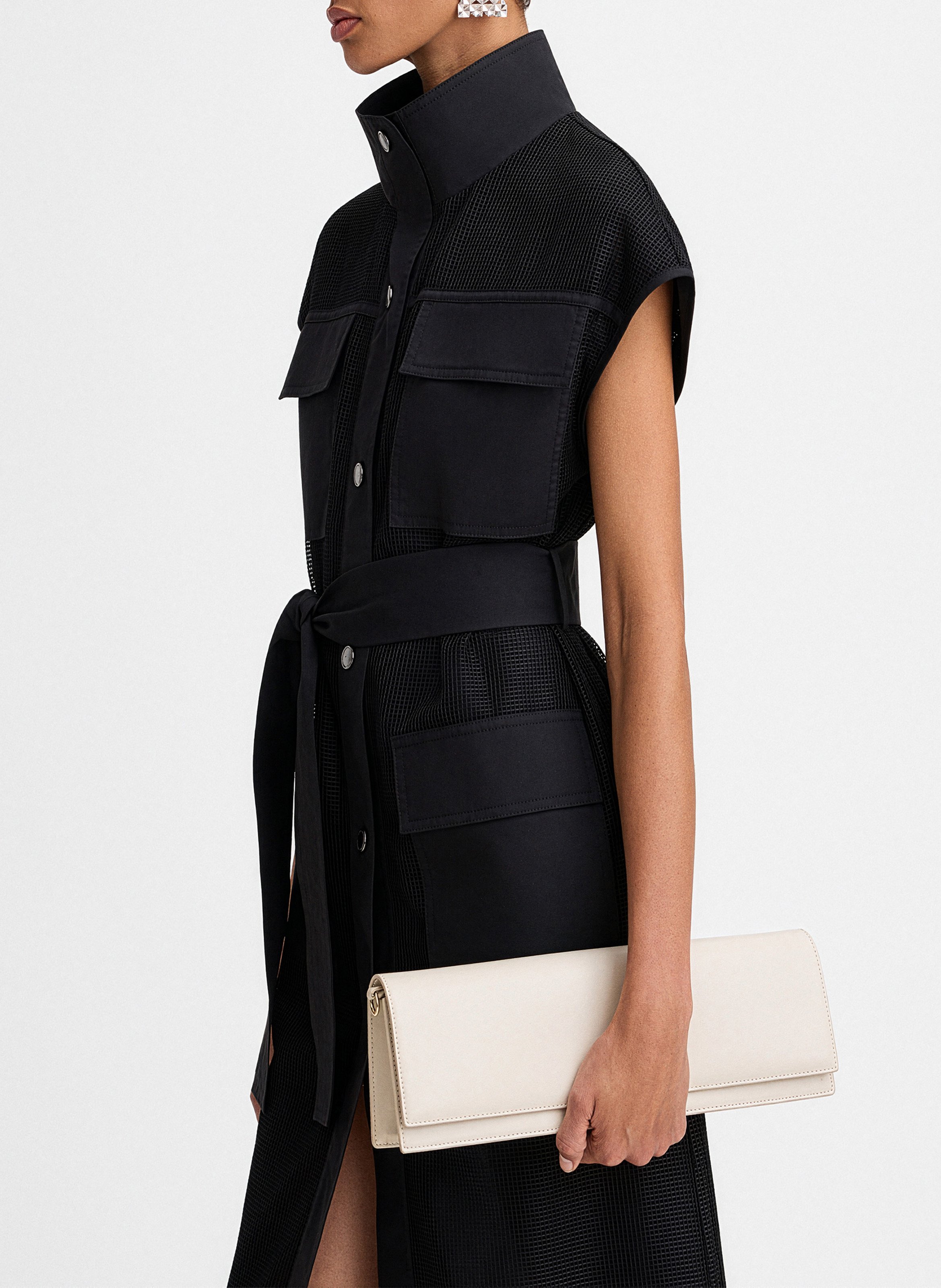 Midi-Kleid mit geradem Schnitt und Taillengürtel SIMORRA Schwarz