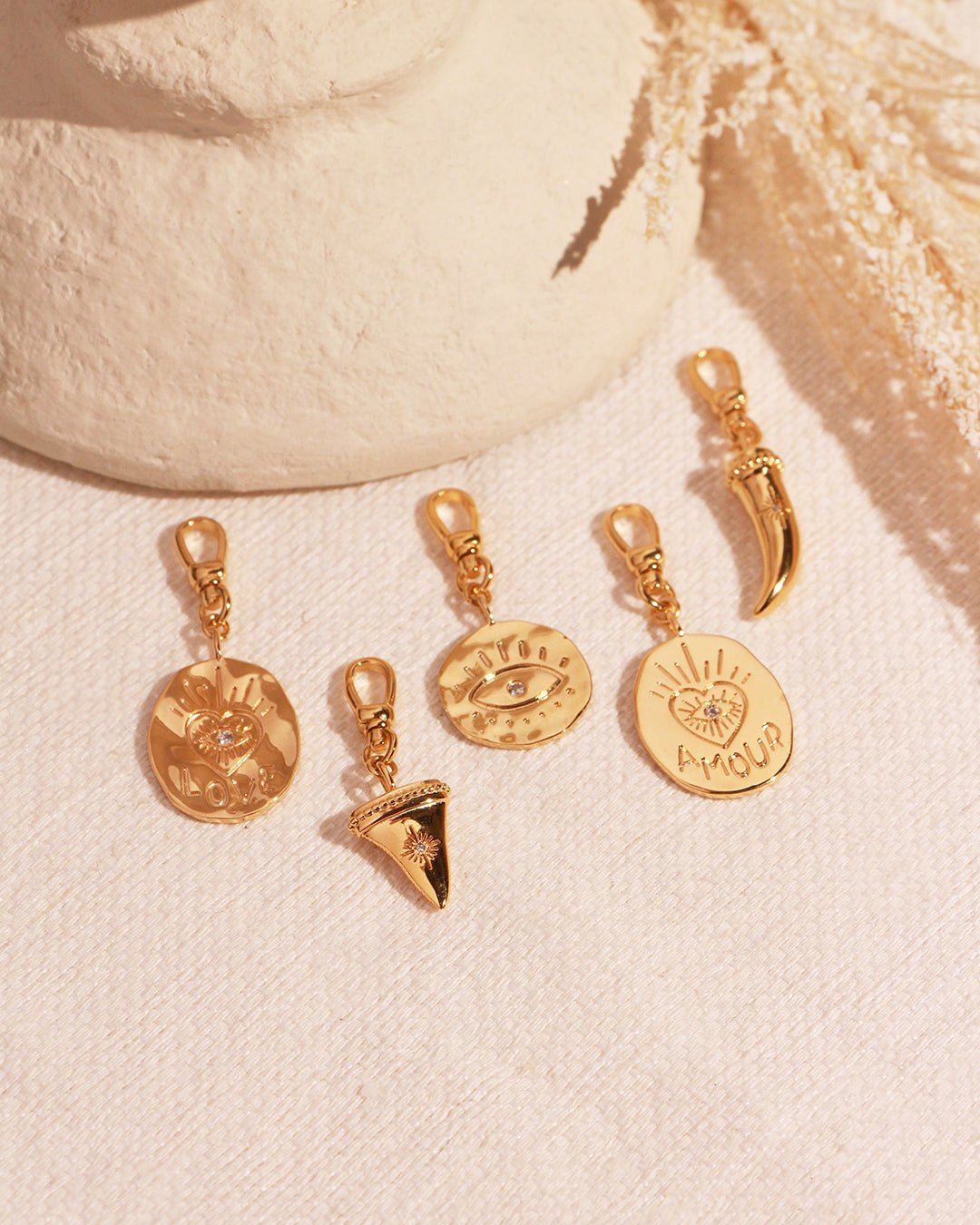 Romy Love Medallion NILAI Golden