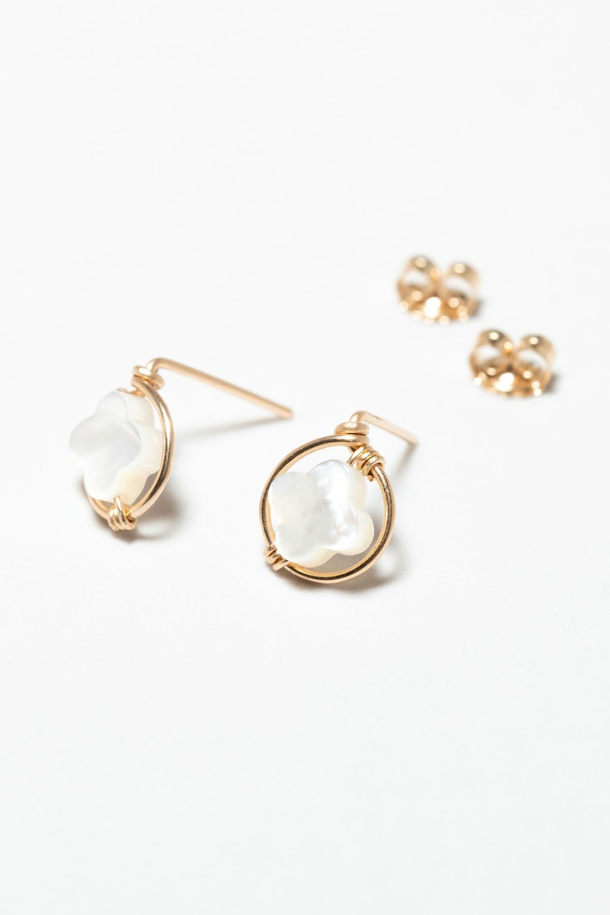 Star stud earrings - mother of pearl YAY Golden