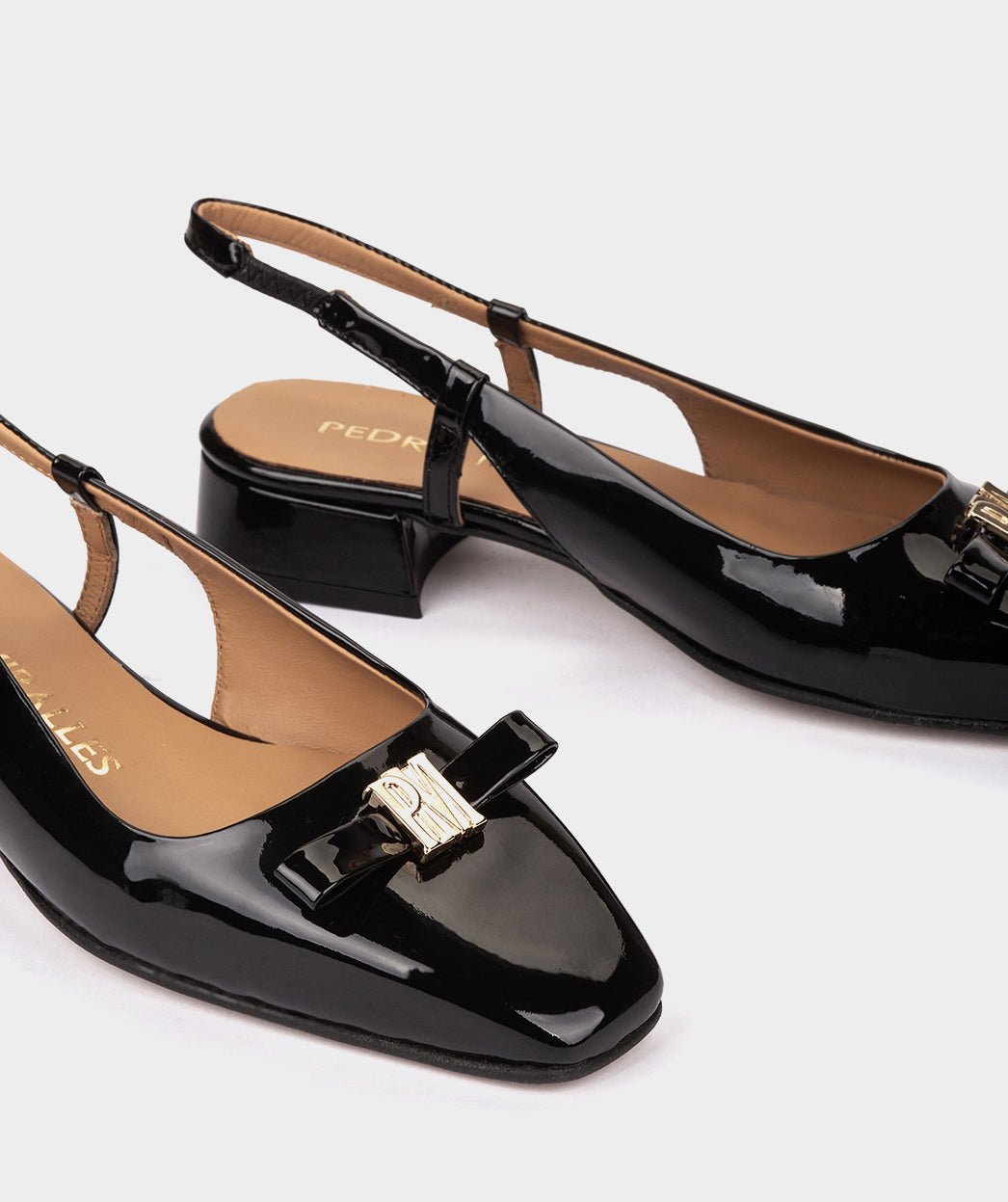 Ballet flats in black patent leather. PEDRO MIRALLES Black