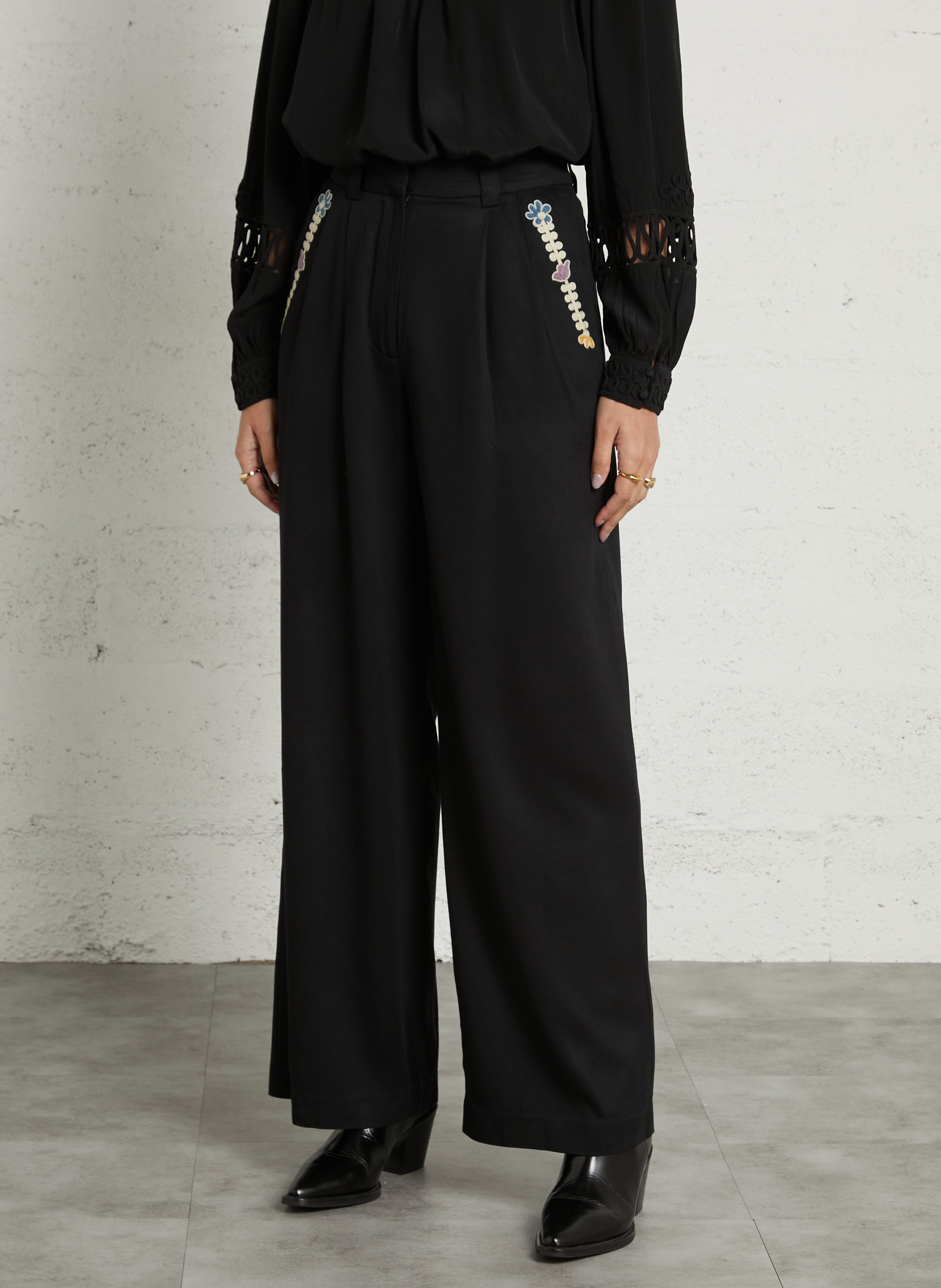 Pantalon large à pinces brodé LOUISE MISHA Noir