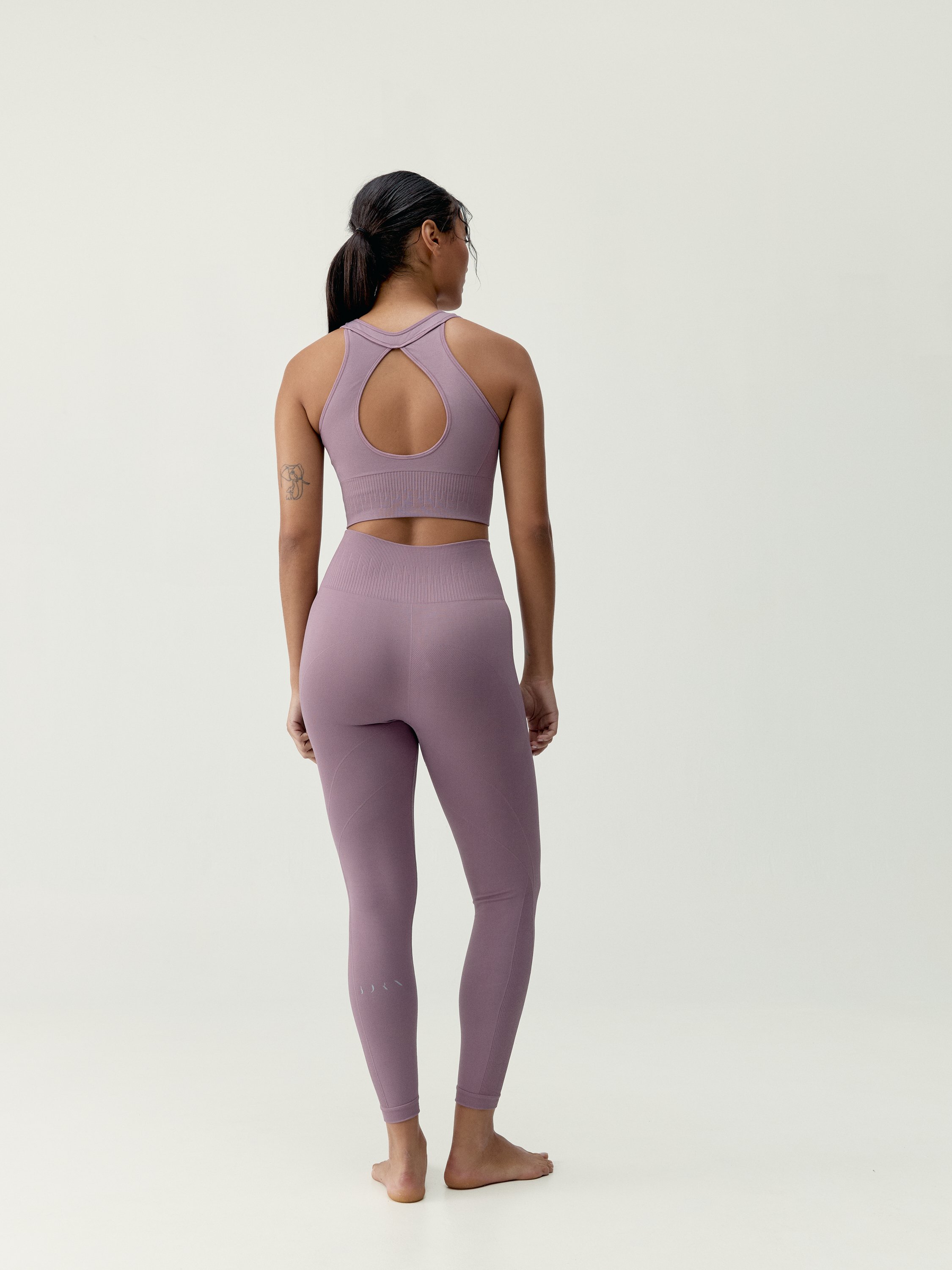 Seamless medium support sports bra BORN Pink