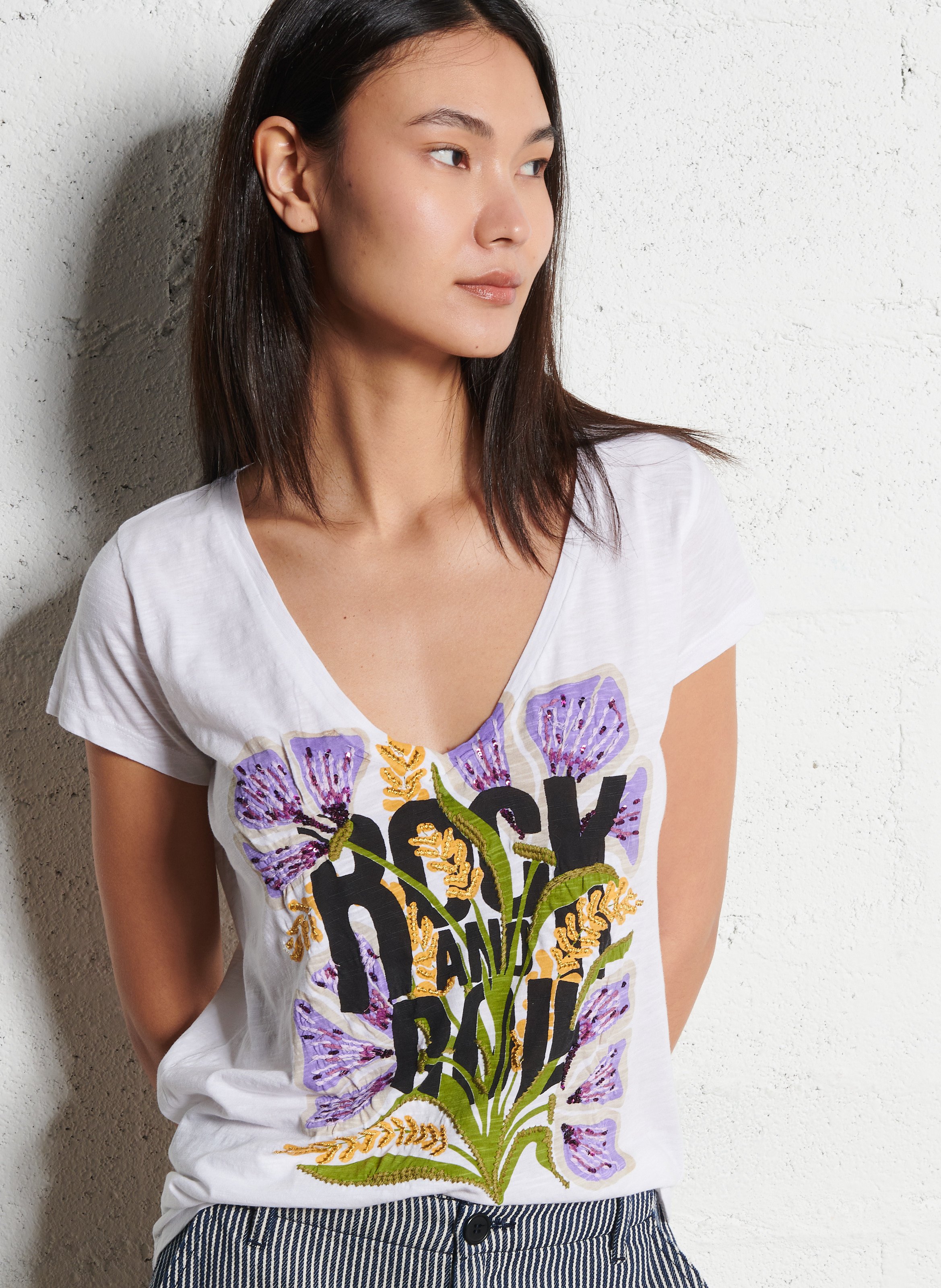 Wijdvallend T shirt Met V hals En Print White Leon Harper Dames TONTON TULIP WHITE WHITE Place des Tendances Nederland