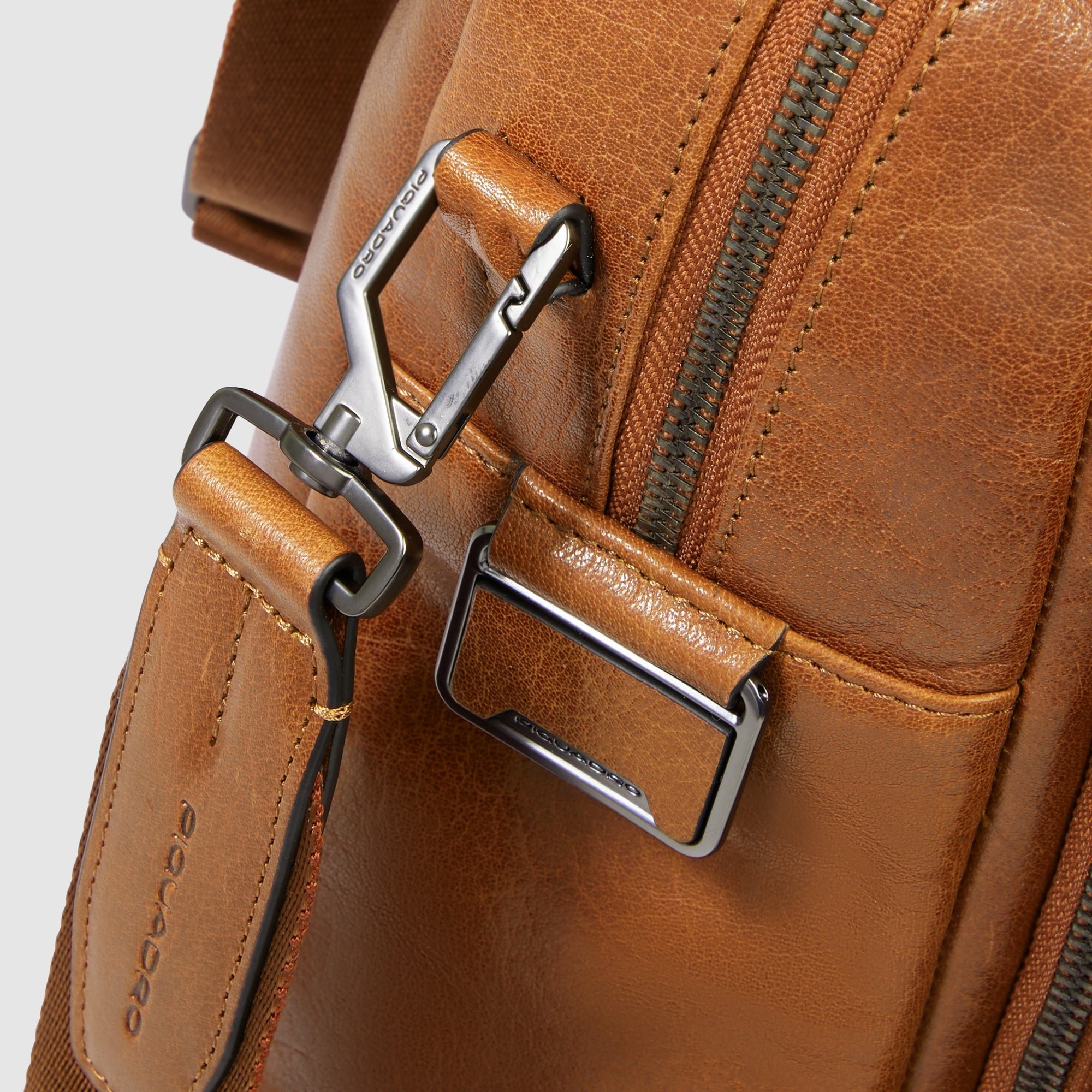 Customizable 15.6" laptop bag PIQUADRO Beige