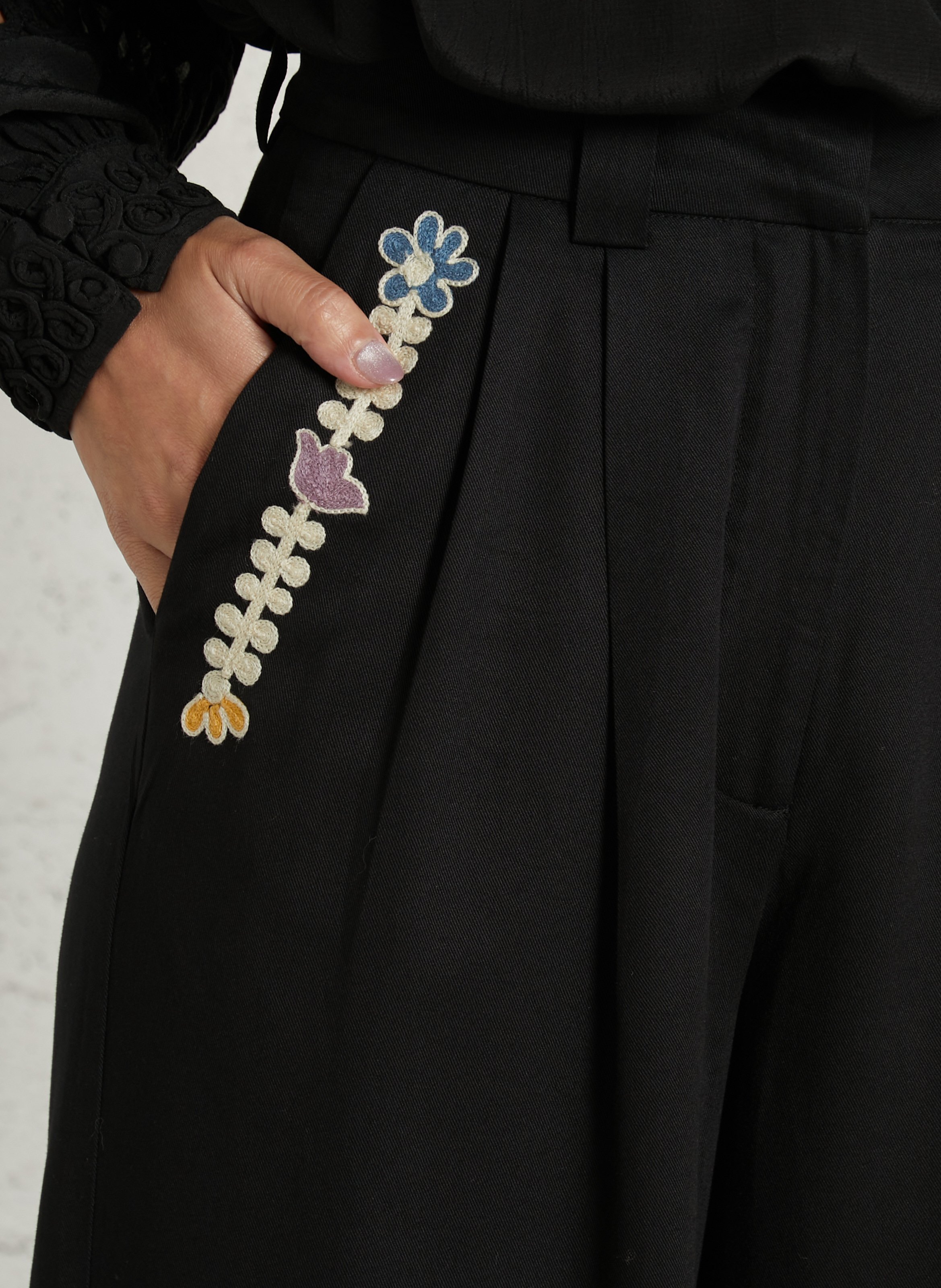 Pantalon large à pinces brodé LOUISE MISHA Noir