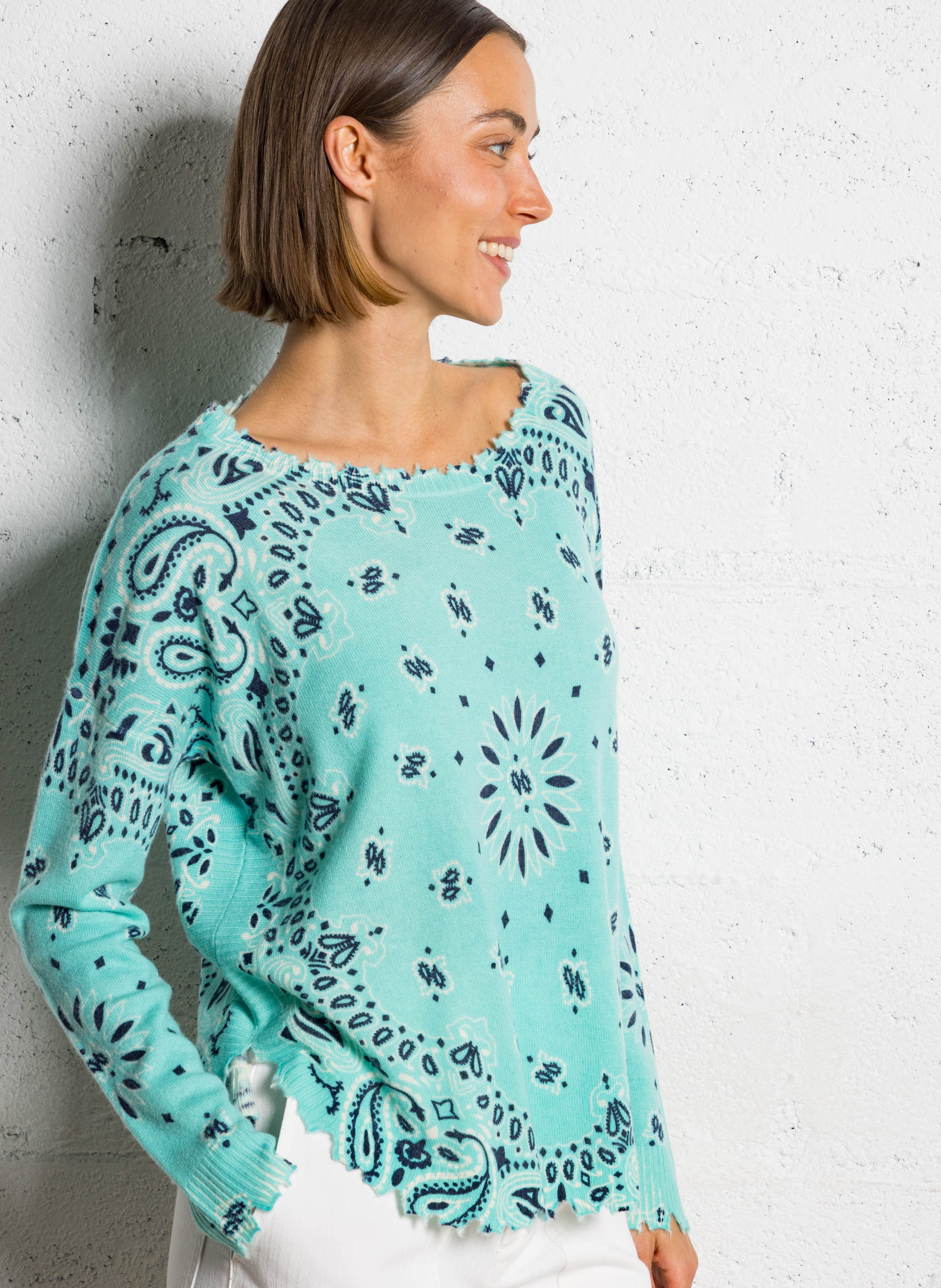 Pull droit col bateau motif bandana en cachemire KUJTEN Vert