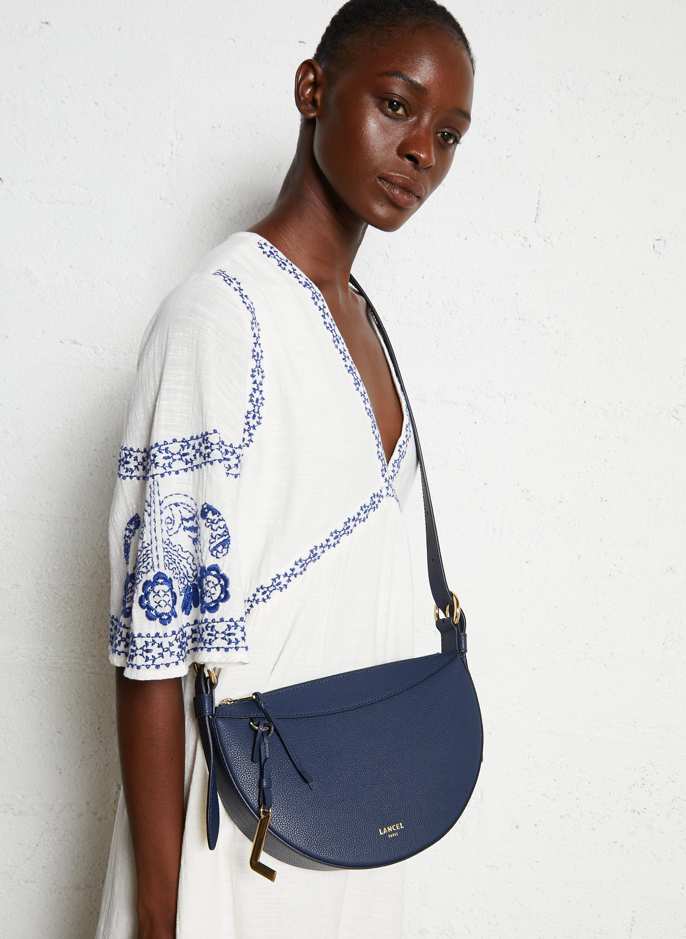 Halbmond-Ledertasche LANCEL Blau