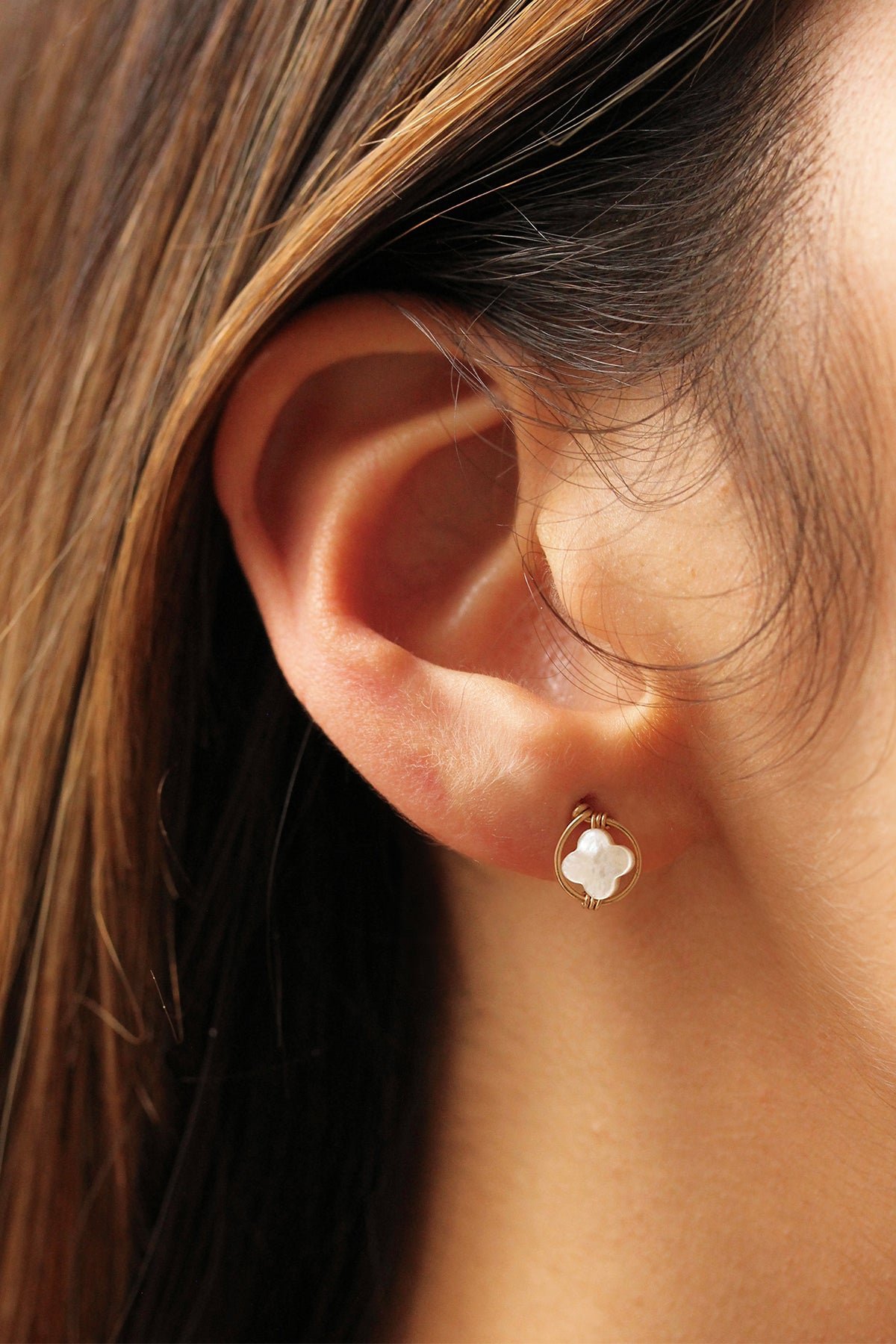 Star stud earrings - mother of pearl YAY Golden