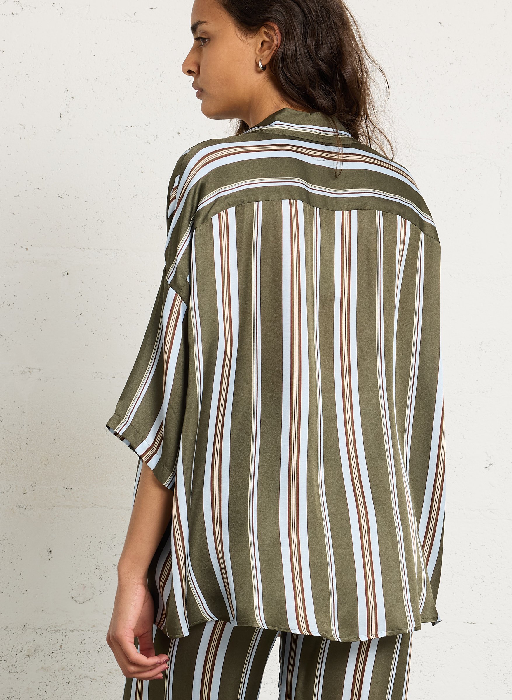 Weit geschnittene Bluse mit klassischem Kragen DIEGA Mehrfarbig