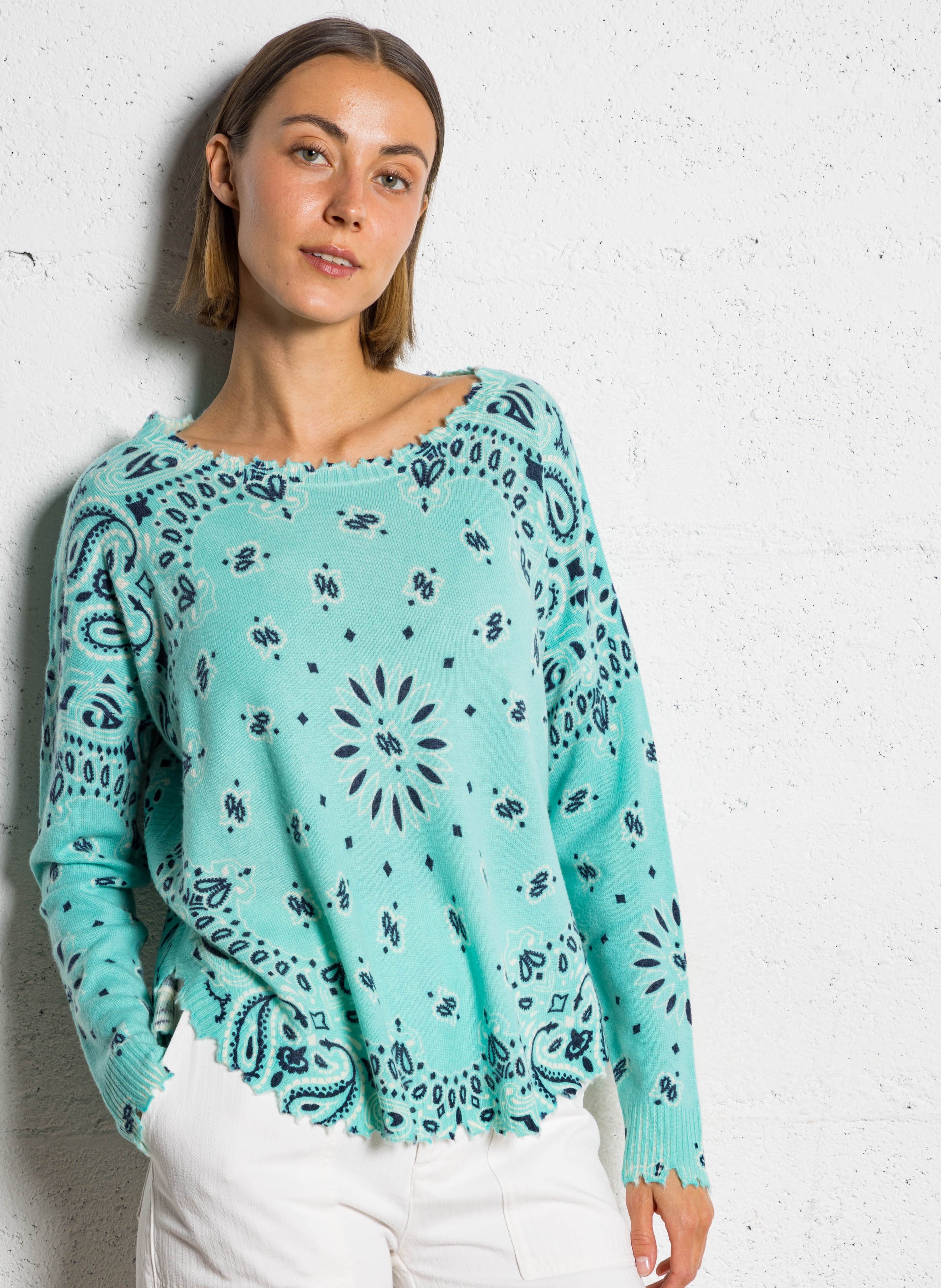 Pull droit col bateau motif bandana en cachemire KUJTEN Vert