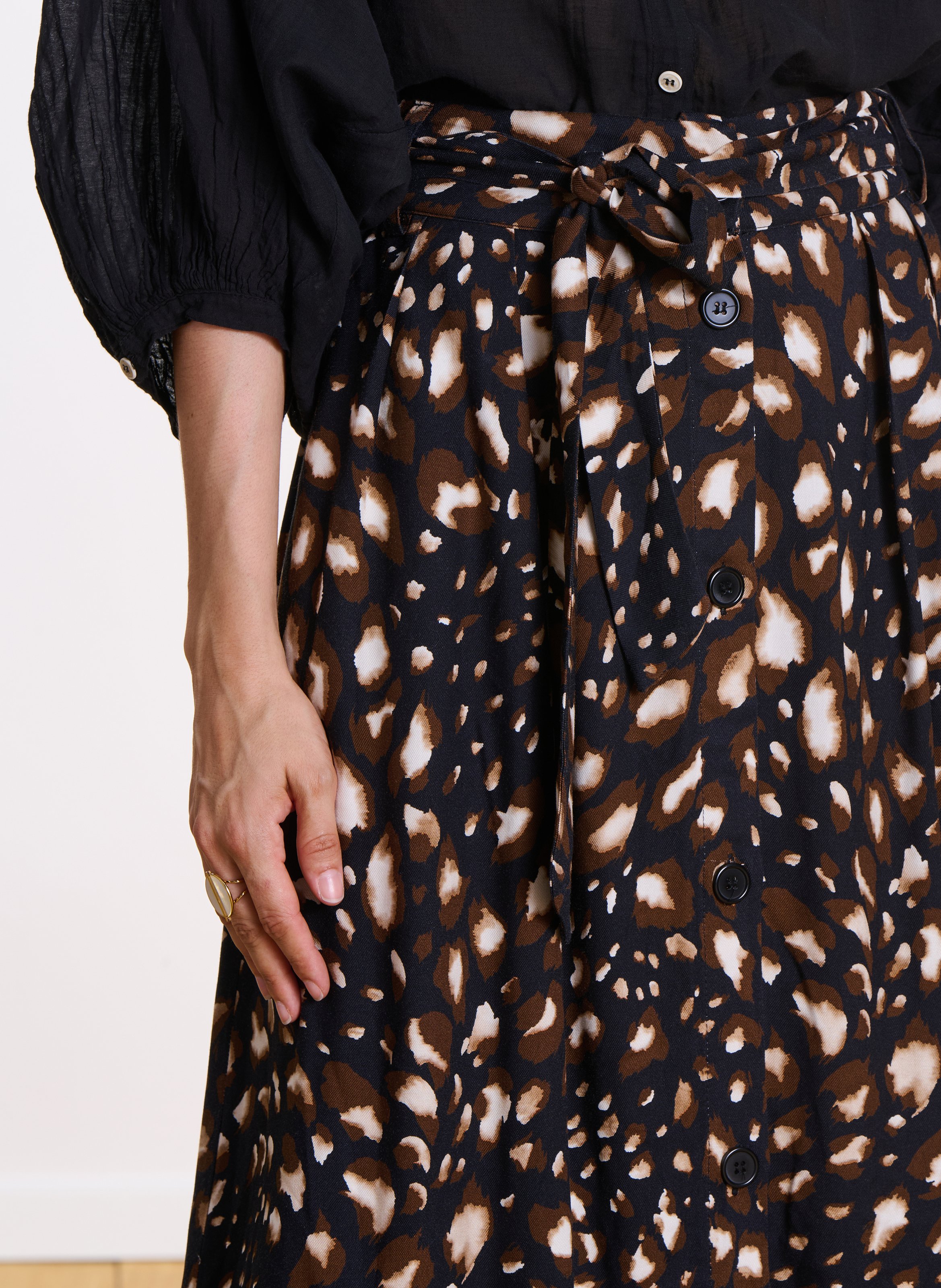 Fluid belted midi skirt with patterns LA FEE MARABOUTEE Black