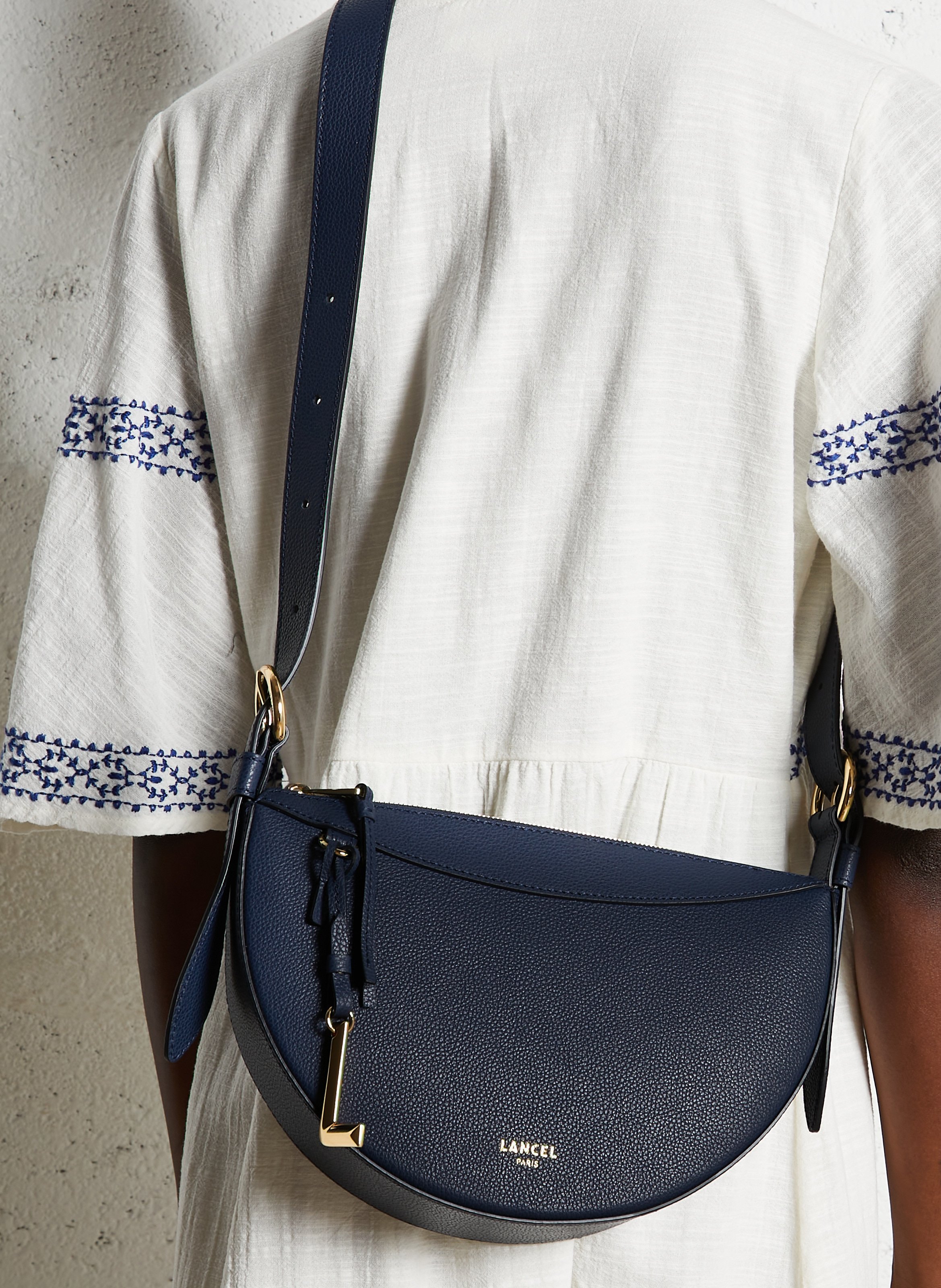 Halbmond-Ledertasche LANCEL Blau