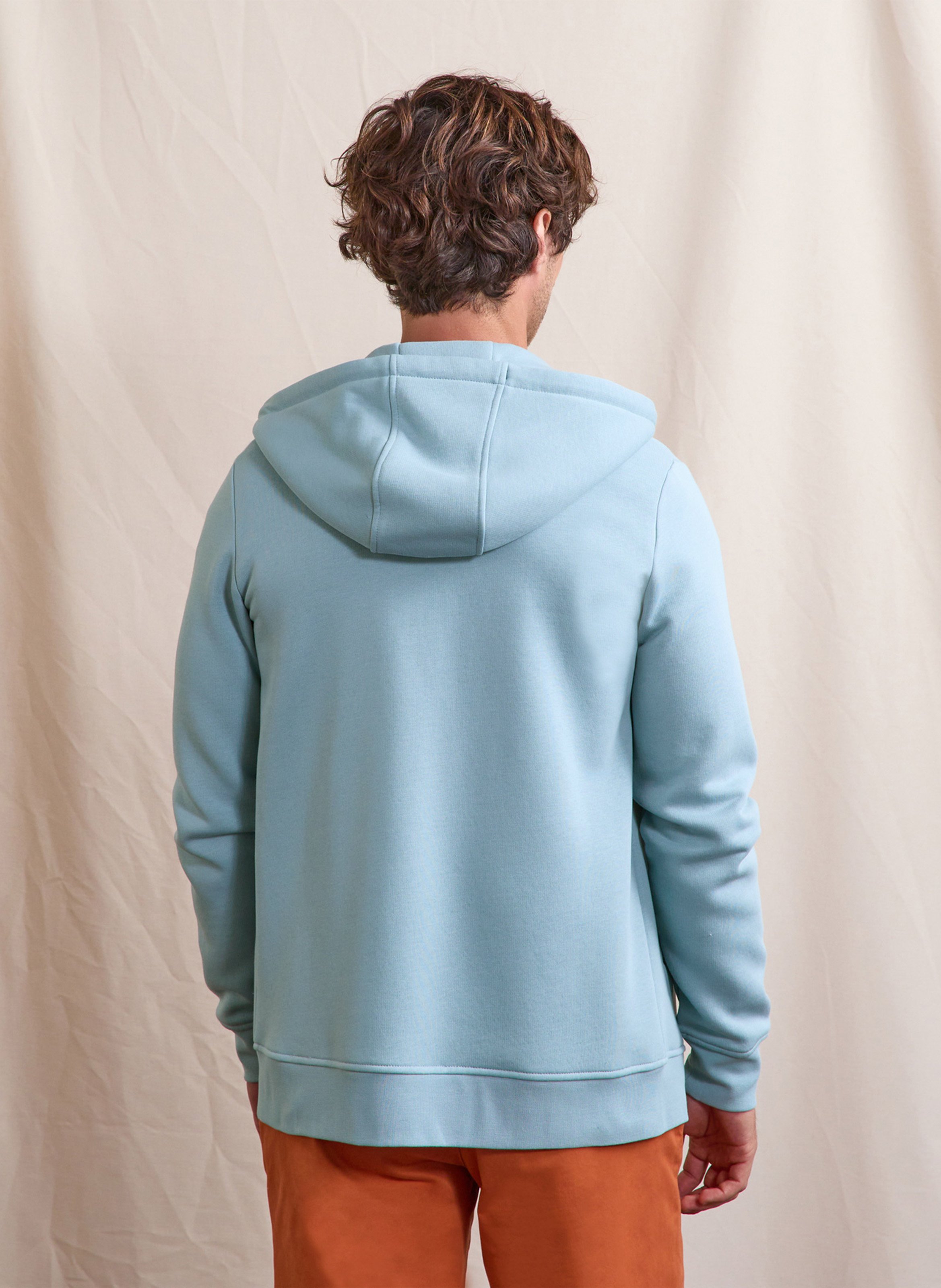 Geschlossener Rundhalsausschnitt aus Baumwollmischung. FAGUO Grau