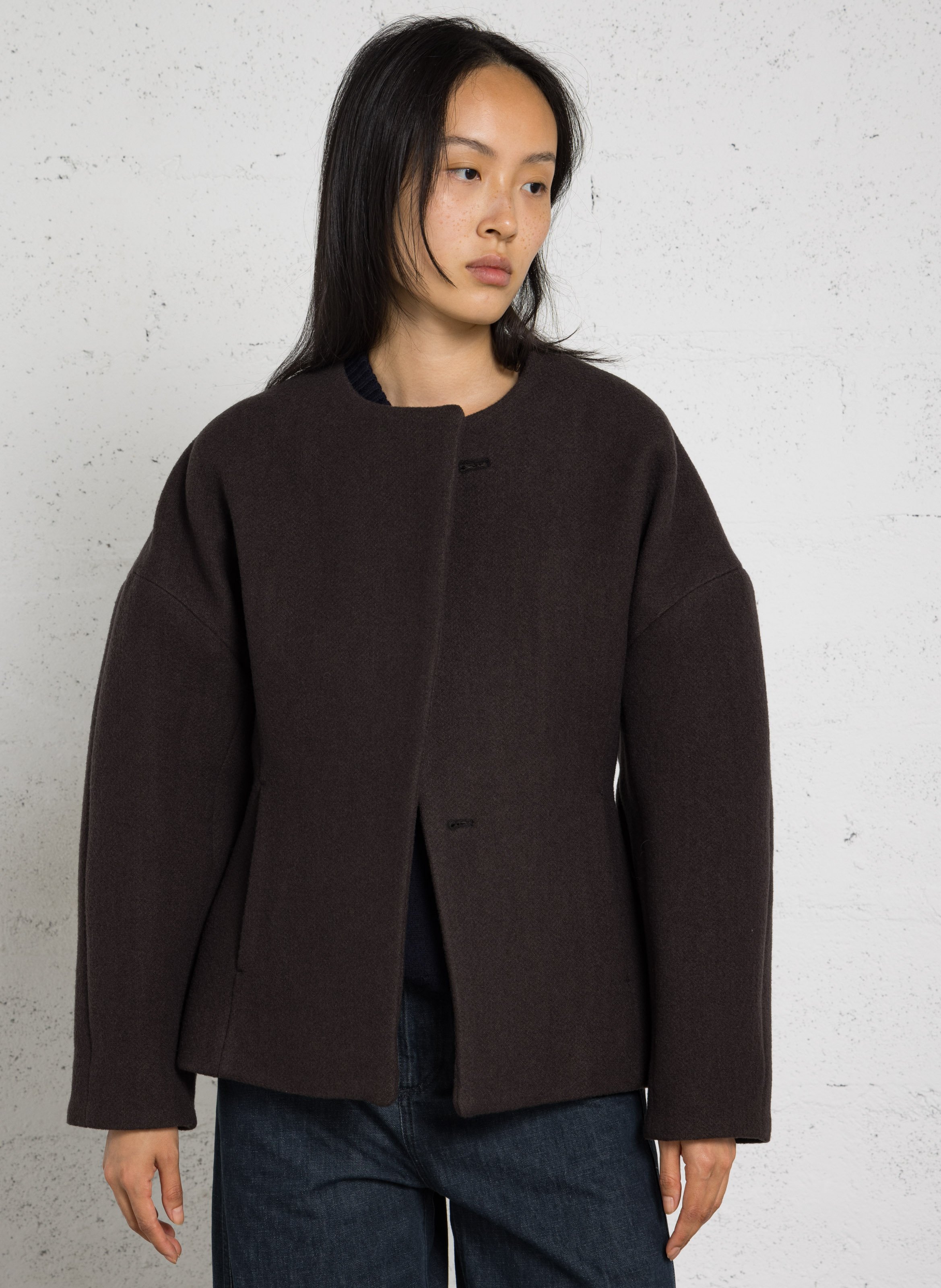 Taillierte Woll- und Baumwolljacke mit Rundhalsausschnitt SOEUR Grun