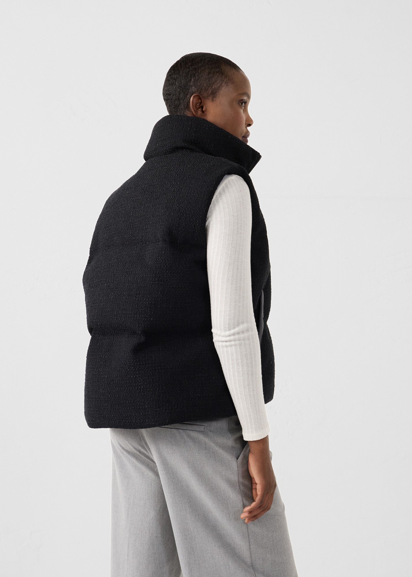 Atsuma sleeveless puffer jacket for extreme cold. JOTT Black