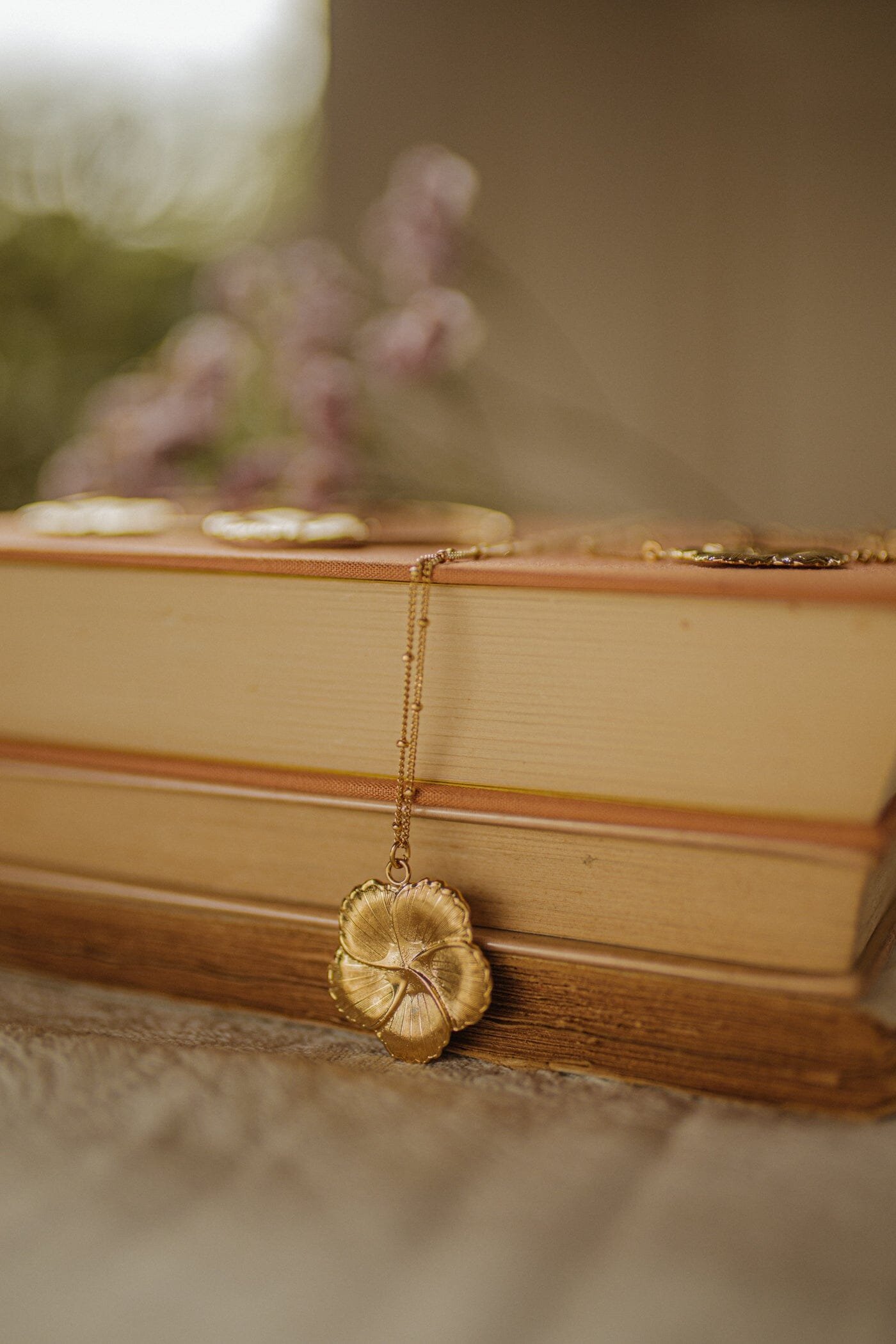 THÉIA - silver-plated flower necklace Golden