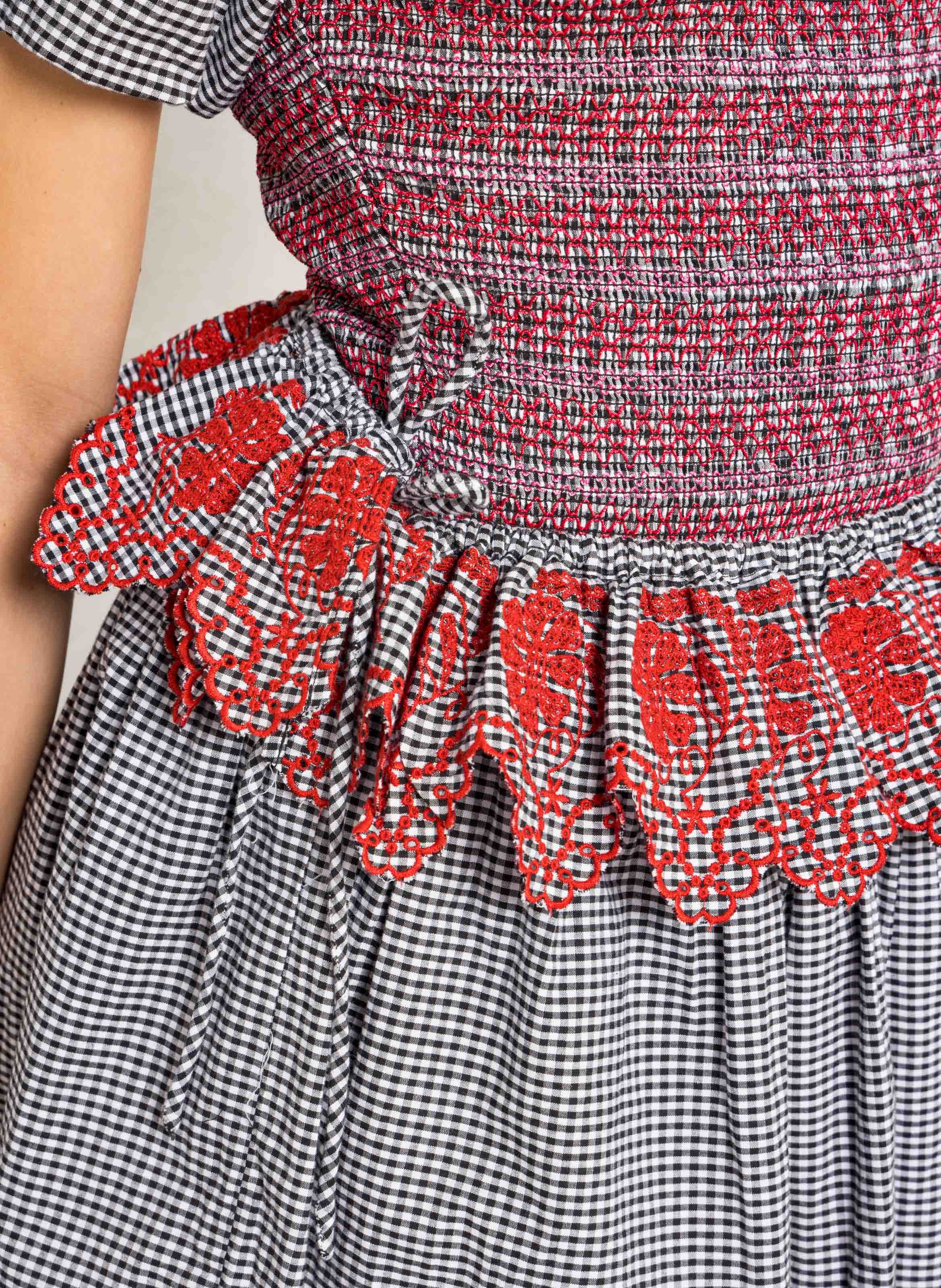 Kurzes bedrucktes Kleid mit Stickereien und Volants DAMSON MADDER Schwarz