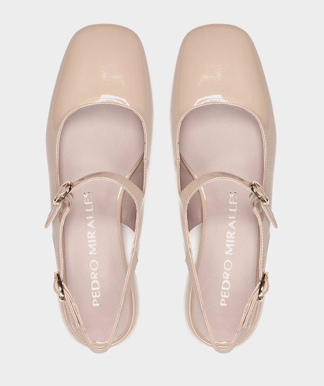 <p>Pumps in patent leather, nude color.</p> PEDRO MIRALLES Beige