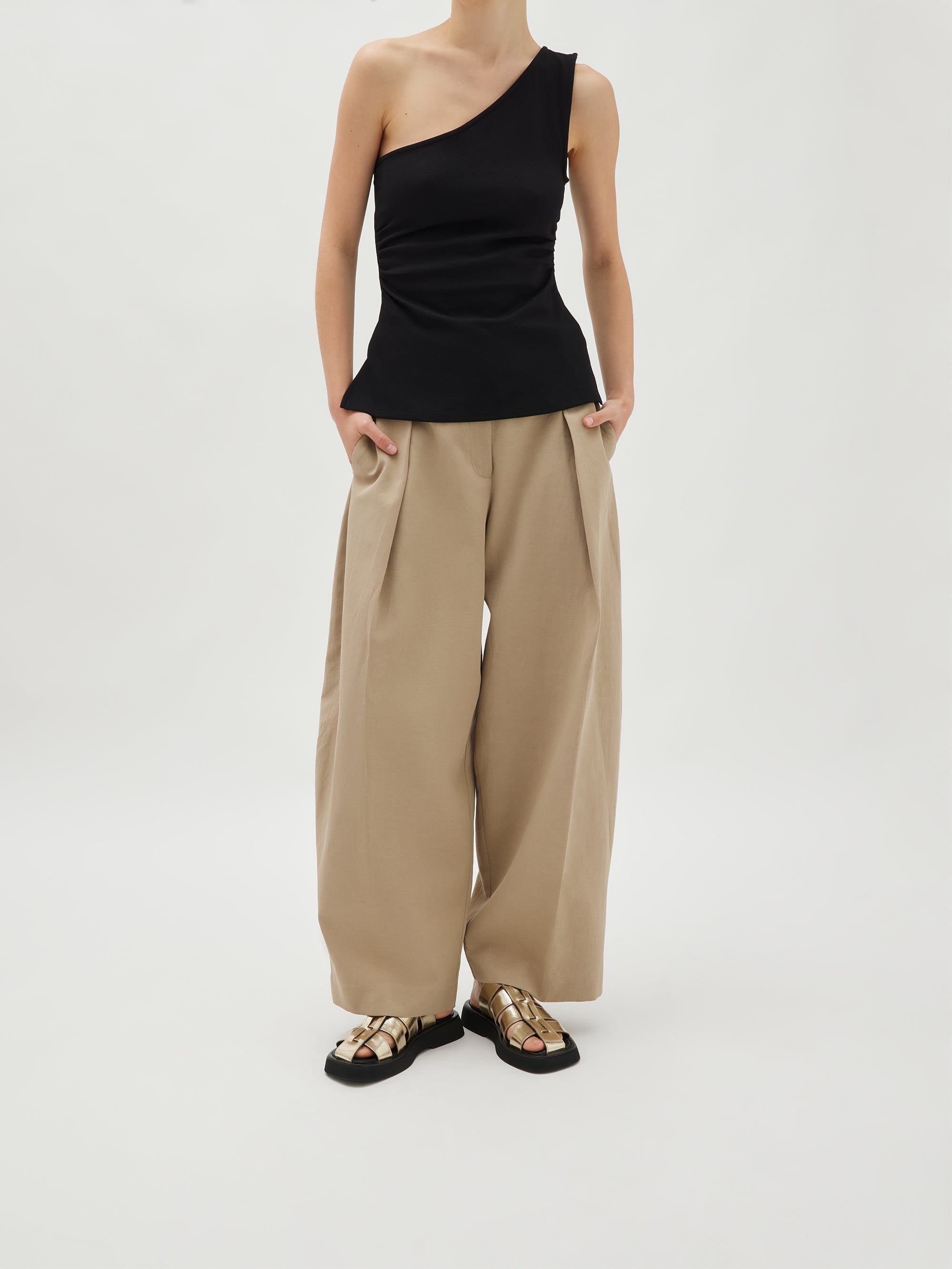 Flat multi-strap leather mules with metallic effect VANESSA WU Golden