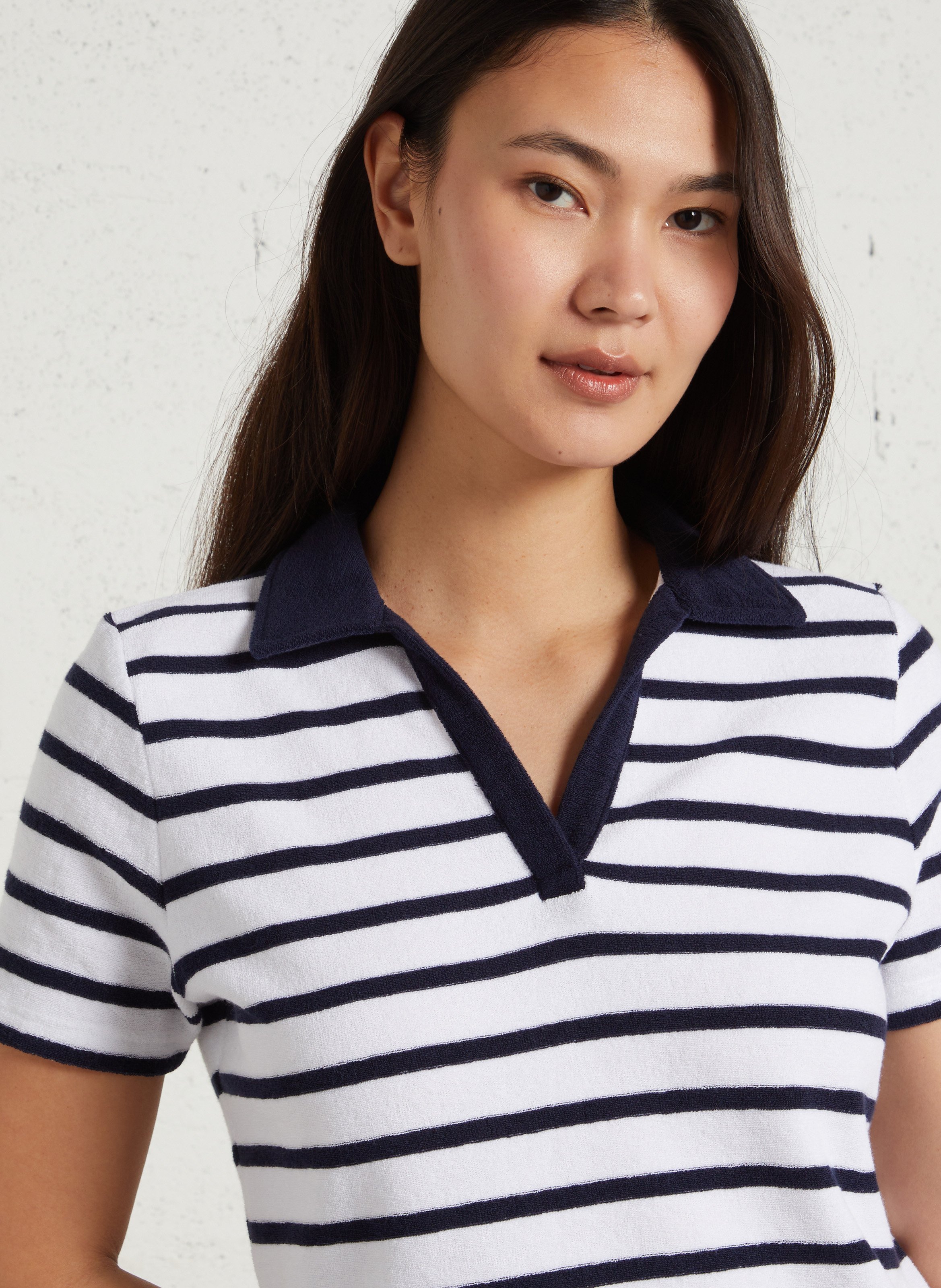 - Smalle strikschouderbandjes - Racerback - Wijd model - Fronsjes- 100% katoen- Gevoerd- Ruglengte: 94 cm. ARMOR LUX Wit