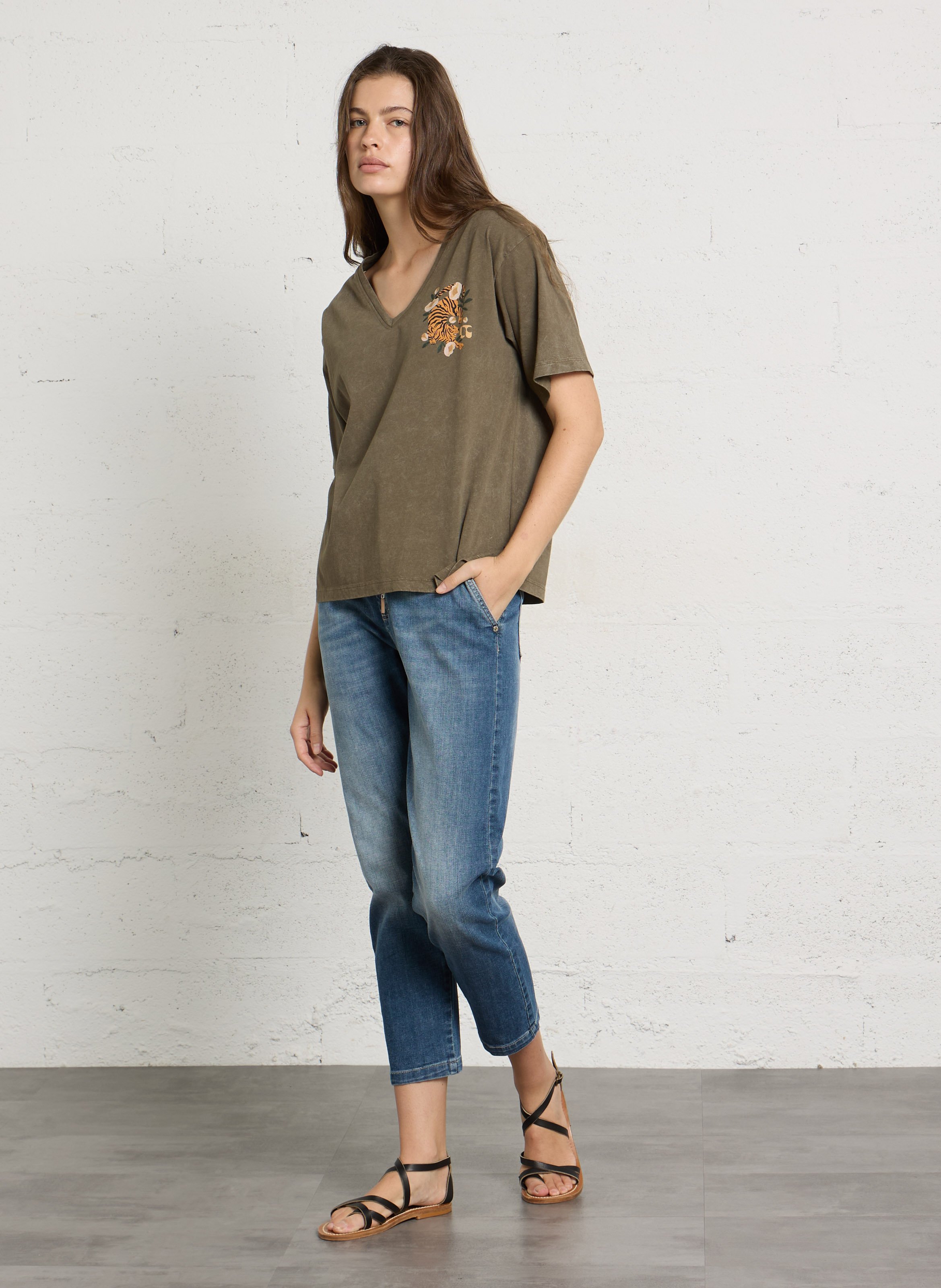 Ruimvallend, katoenen T-shirt met V-hals en zeefdruk LE TEMPS DES CERISES Groen
