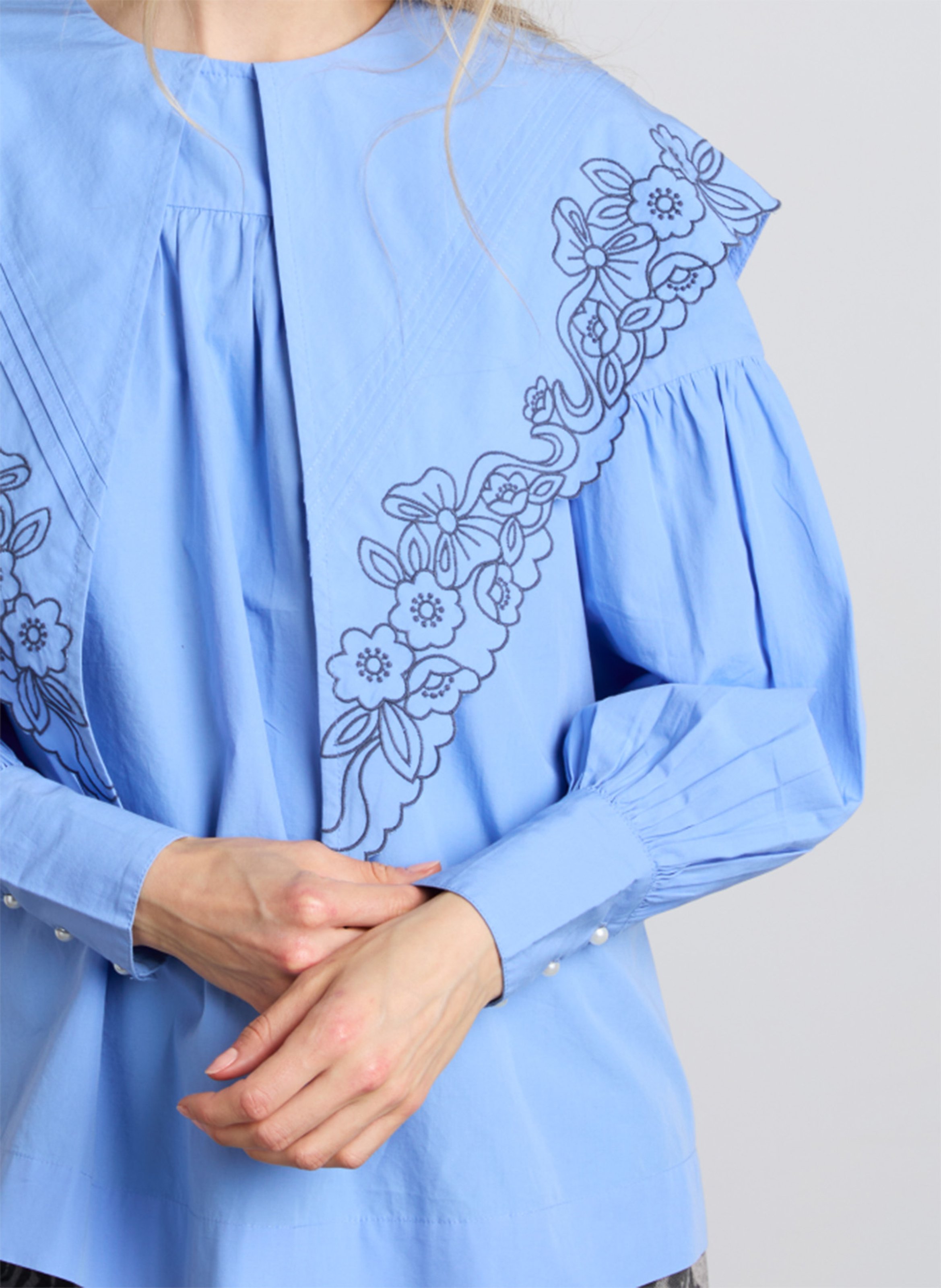 Straight blouse in embroidered organic cotton DAMSON MADDER Blue