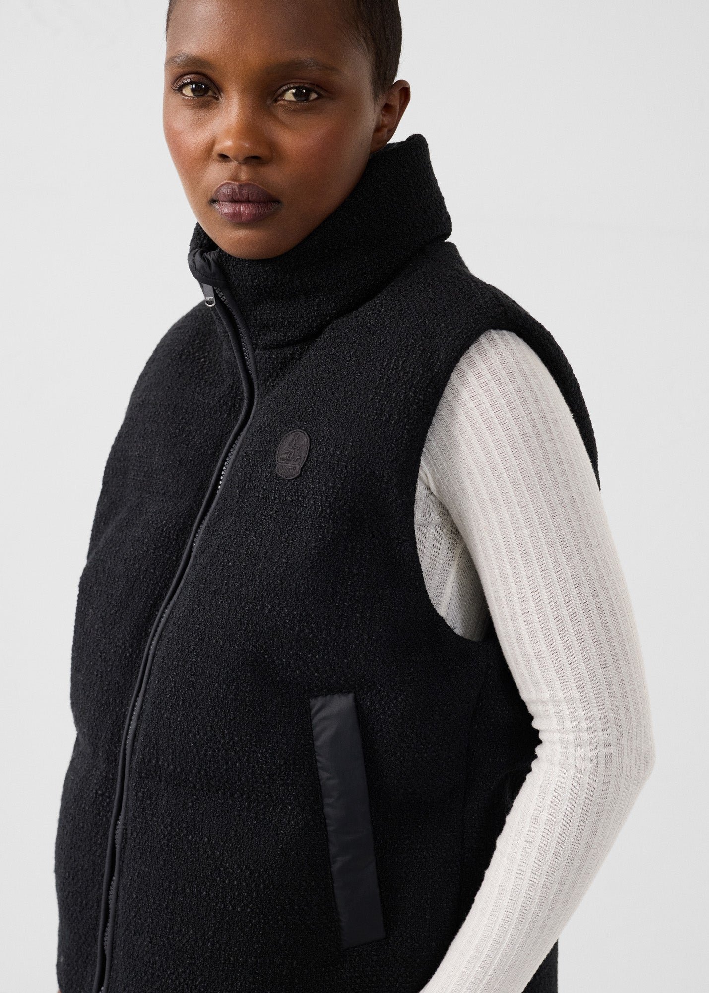 Atsuma sleeveless puffer jacket for extreme cold. JOTT Black