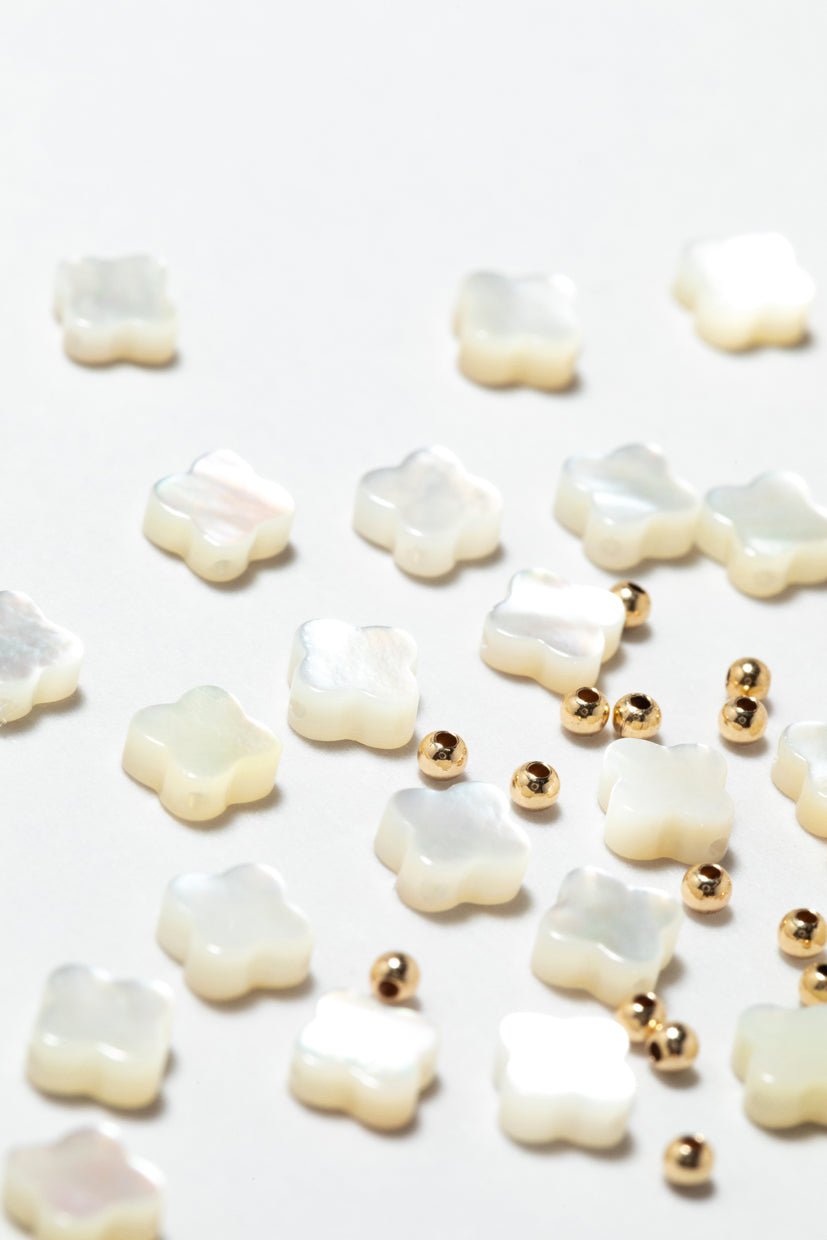 Star stud earrings - mother of pearl YAY Golden