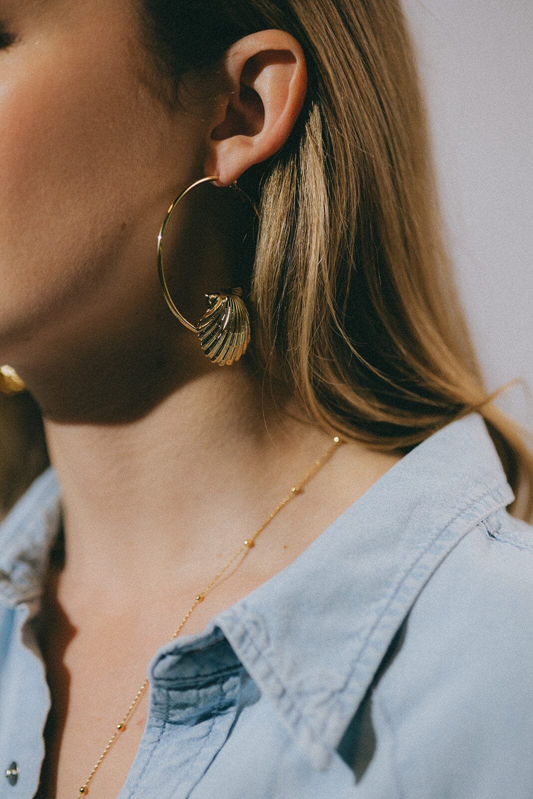 Gold-plated seashell hoop earrings Golden