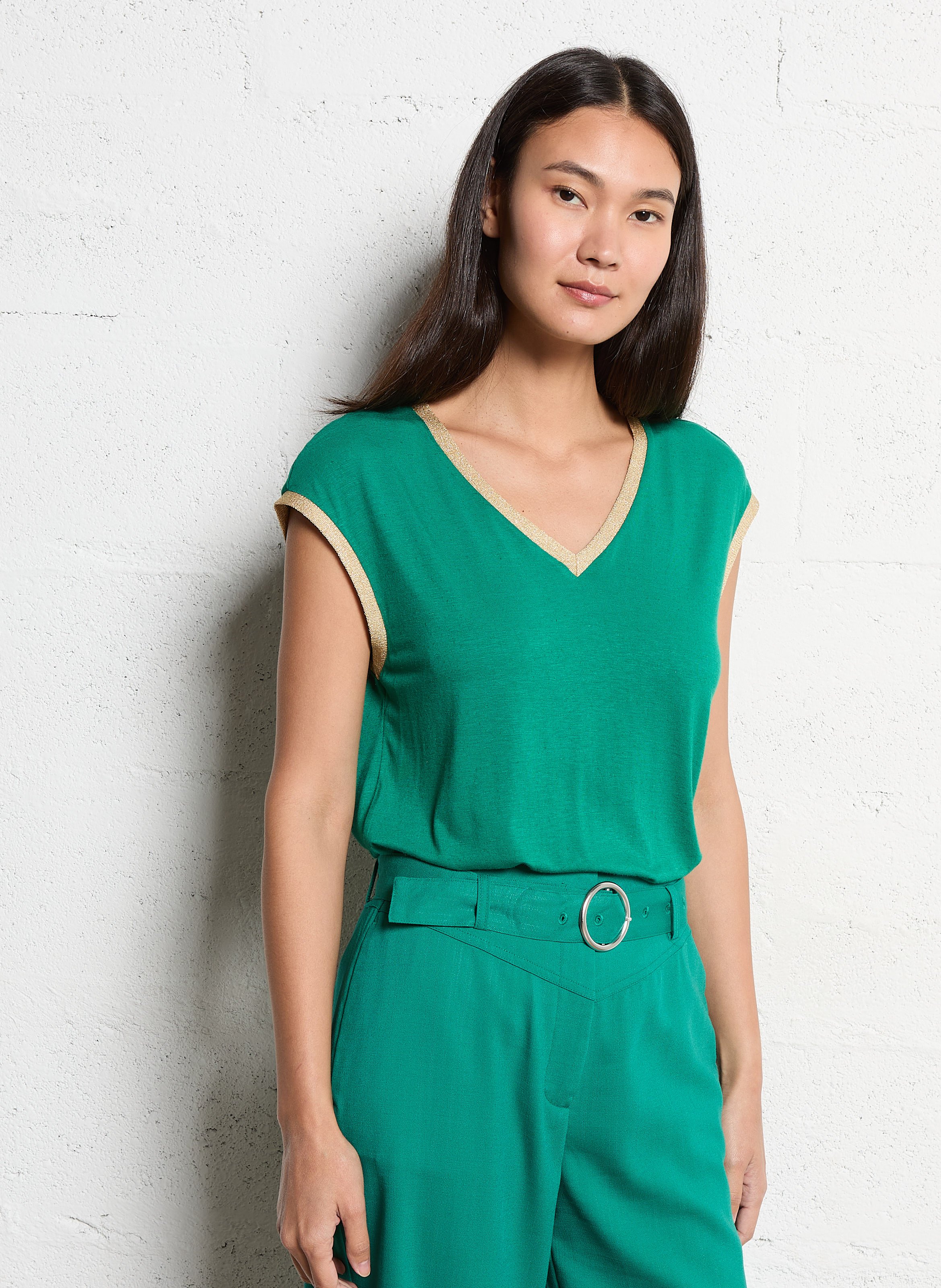 Tee-shirt col v uni à liserés pailletés Vert