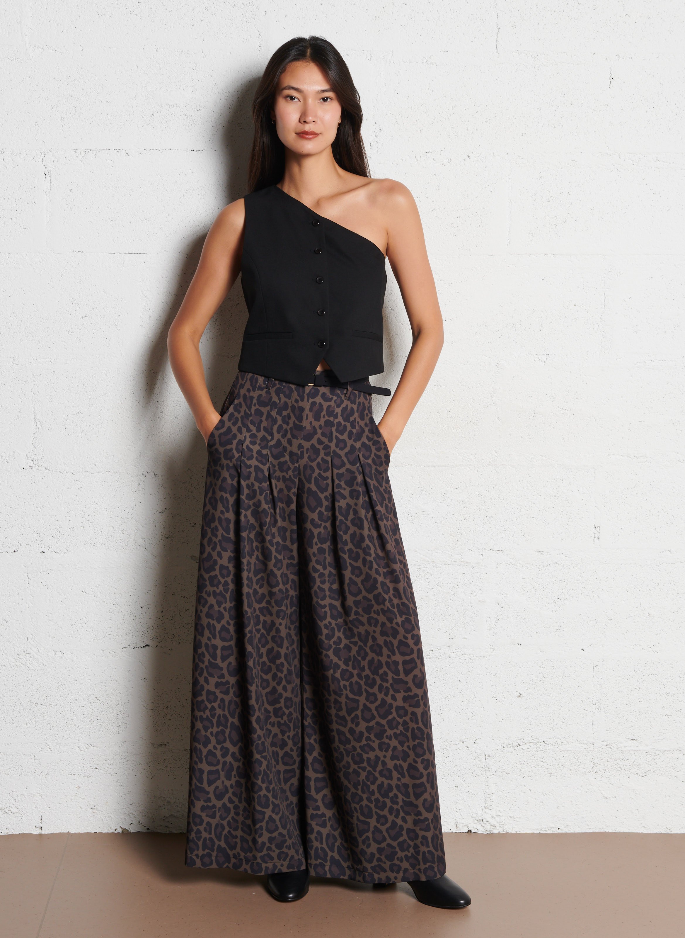 Asymmetrical straight neckline top IMPERIAL Black