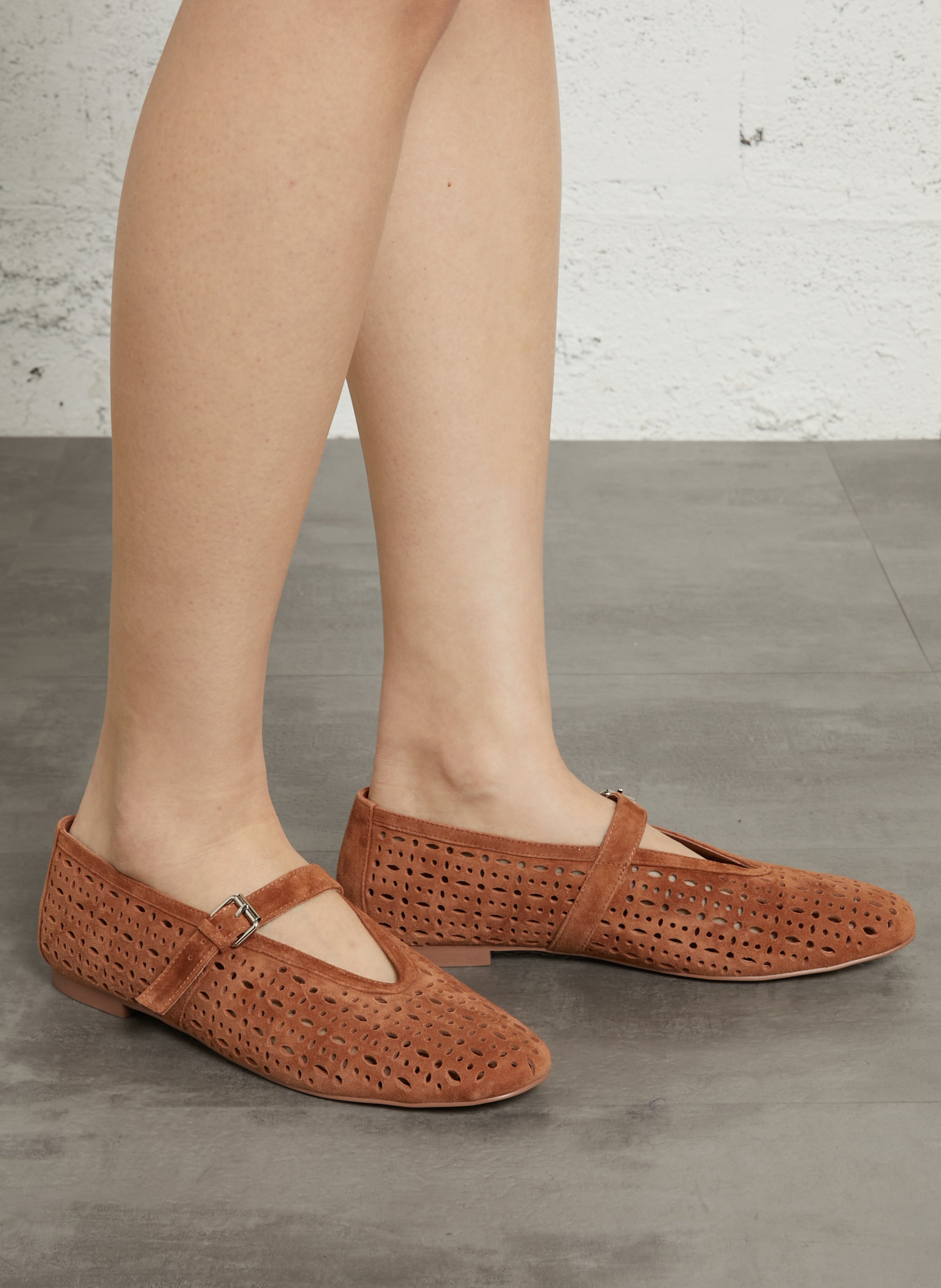 Ballerines en cuir perforé BIBI LOU Marron