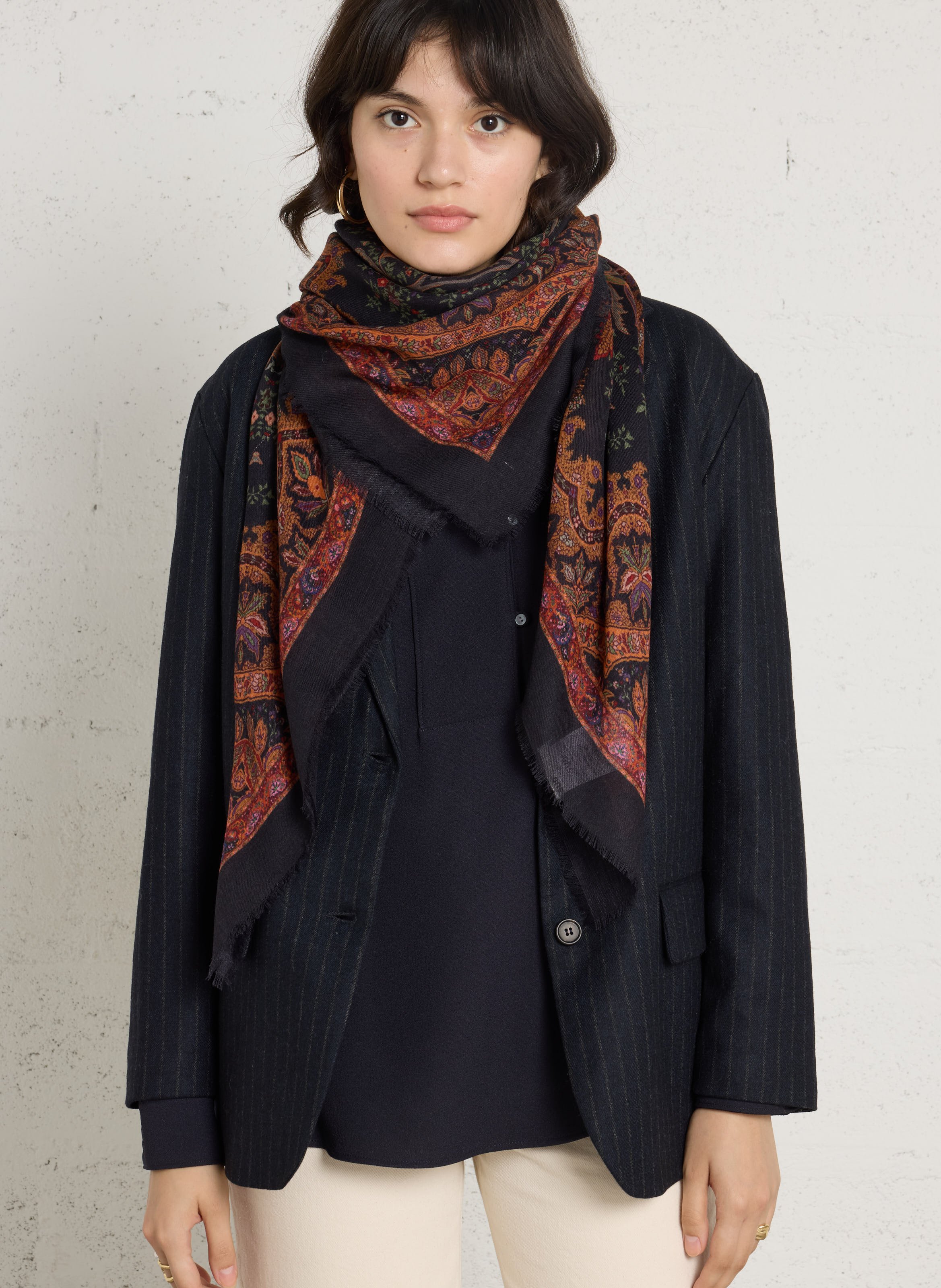 Tuch aus Wolle und Seide mit Blumenprint SUD EXPRESS Schwarz