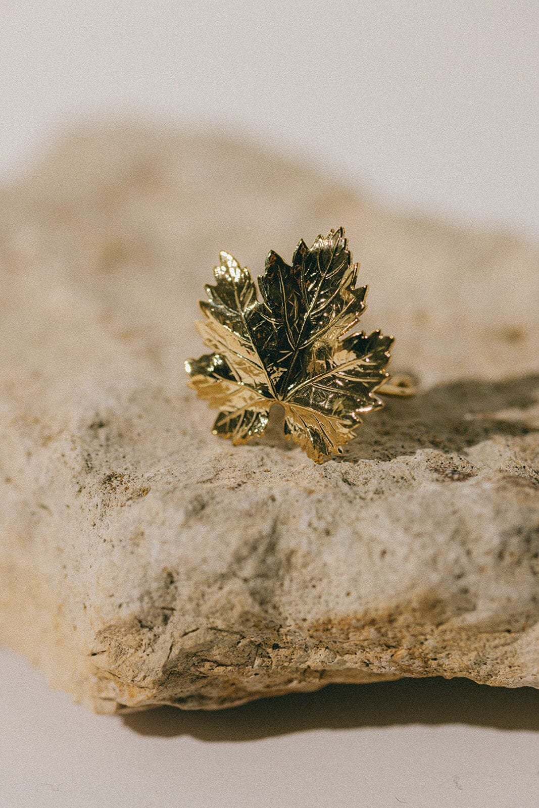 Maxi gold leaf ring in fine gold Golden